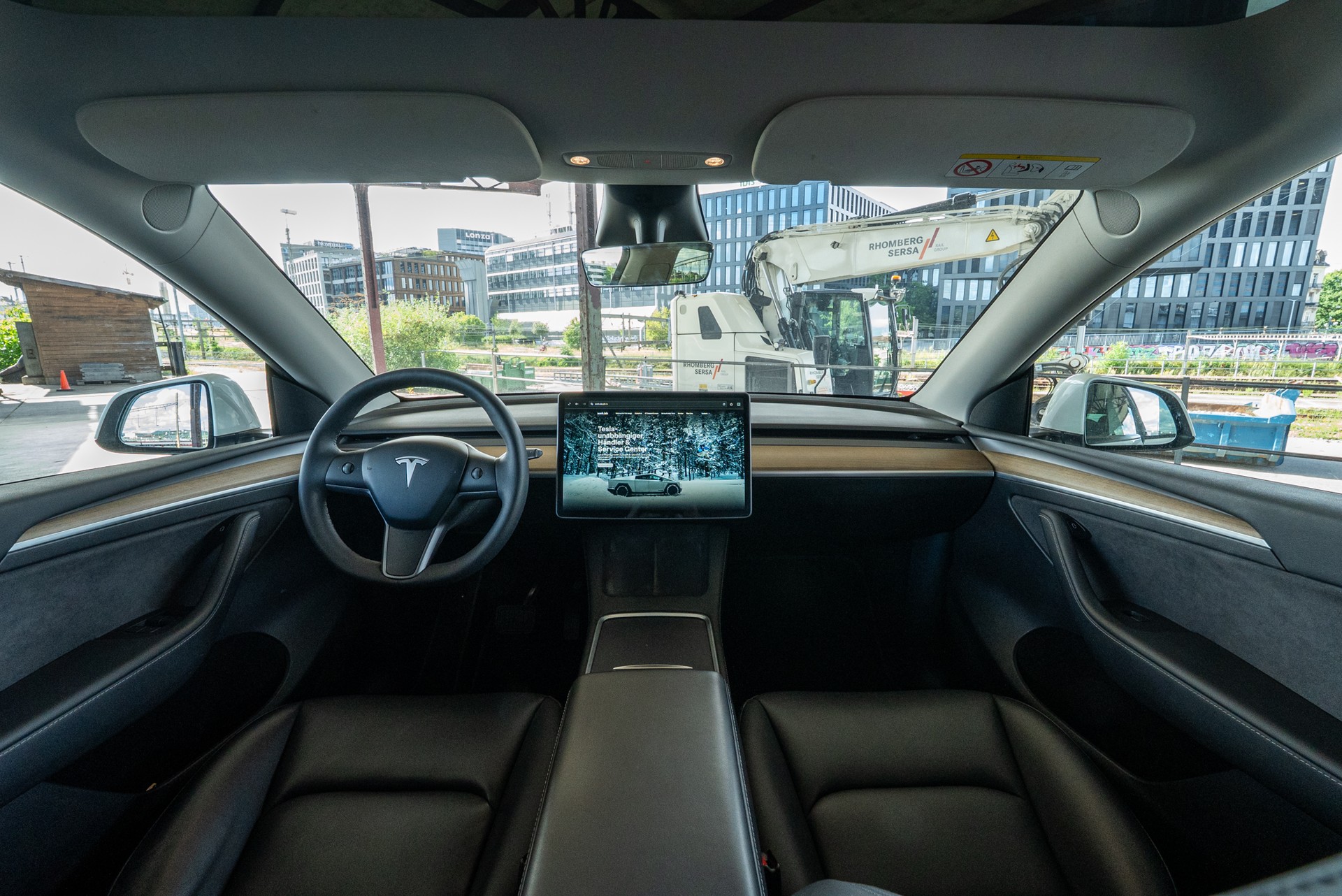 TESLA Model Y Long Range-image-5
