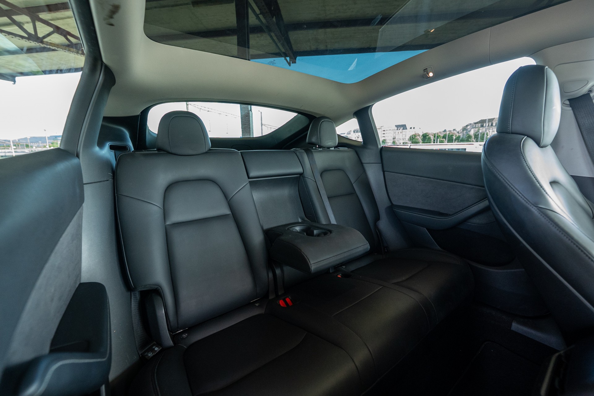 TESLA Model Y Long Range-image-9