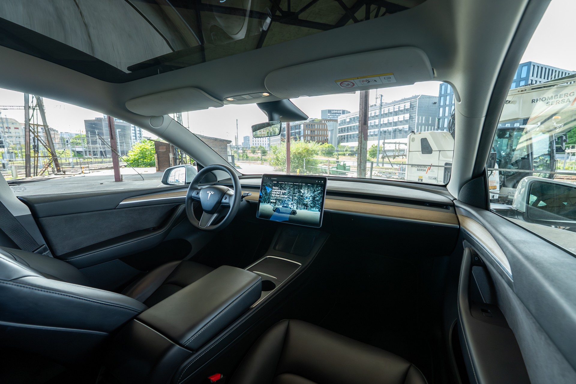 TESLA Model Y Long Range-image-4
