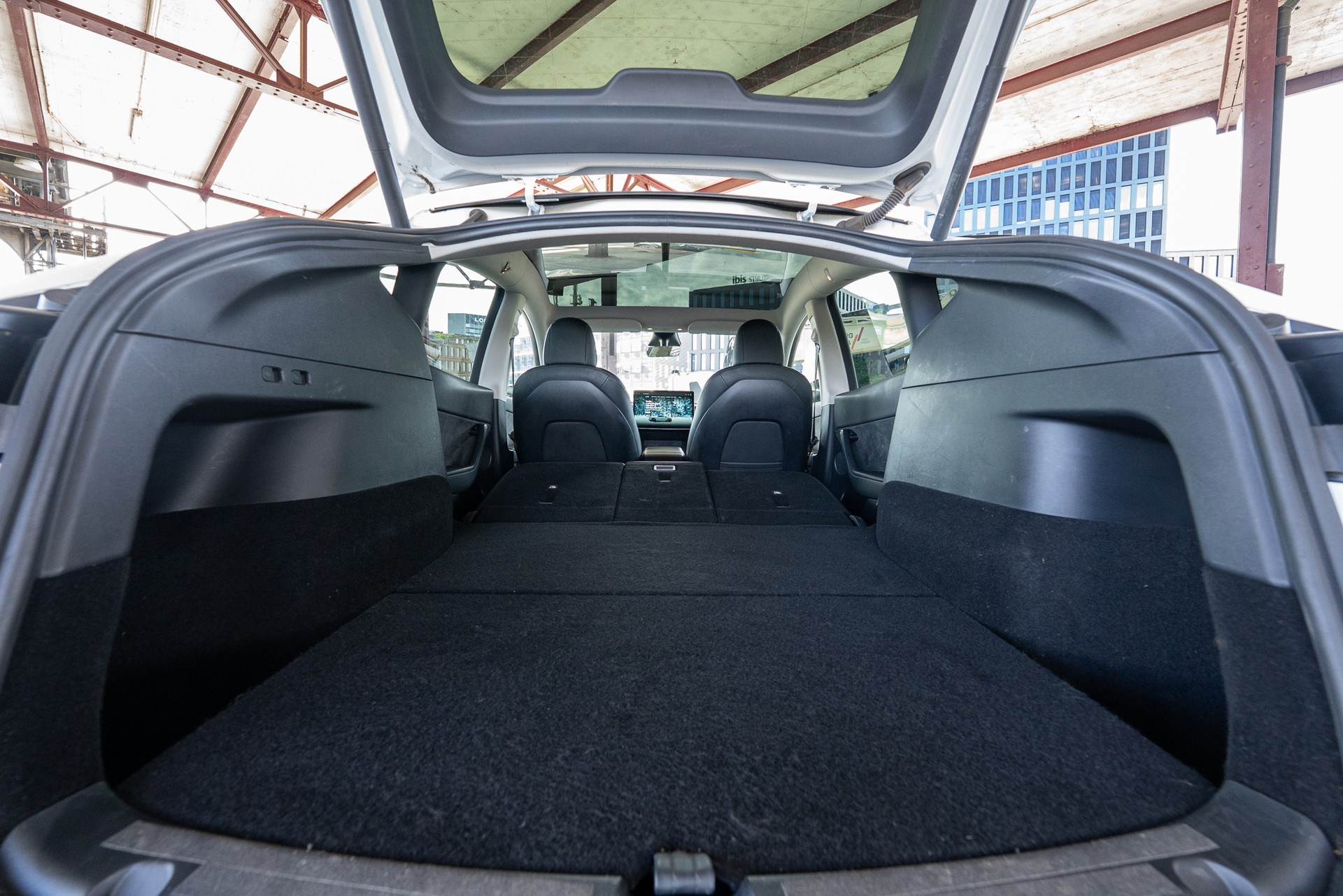 TESLA Model Y Long Range-image-11