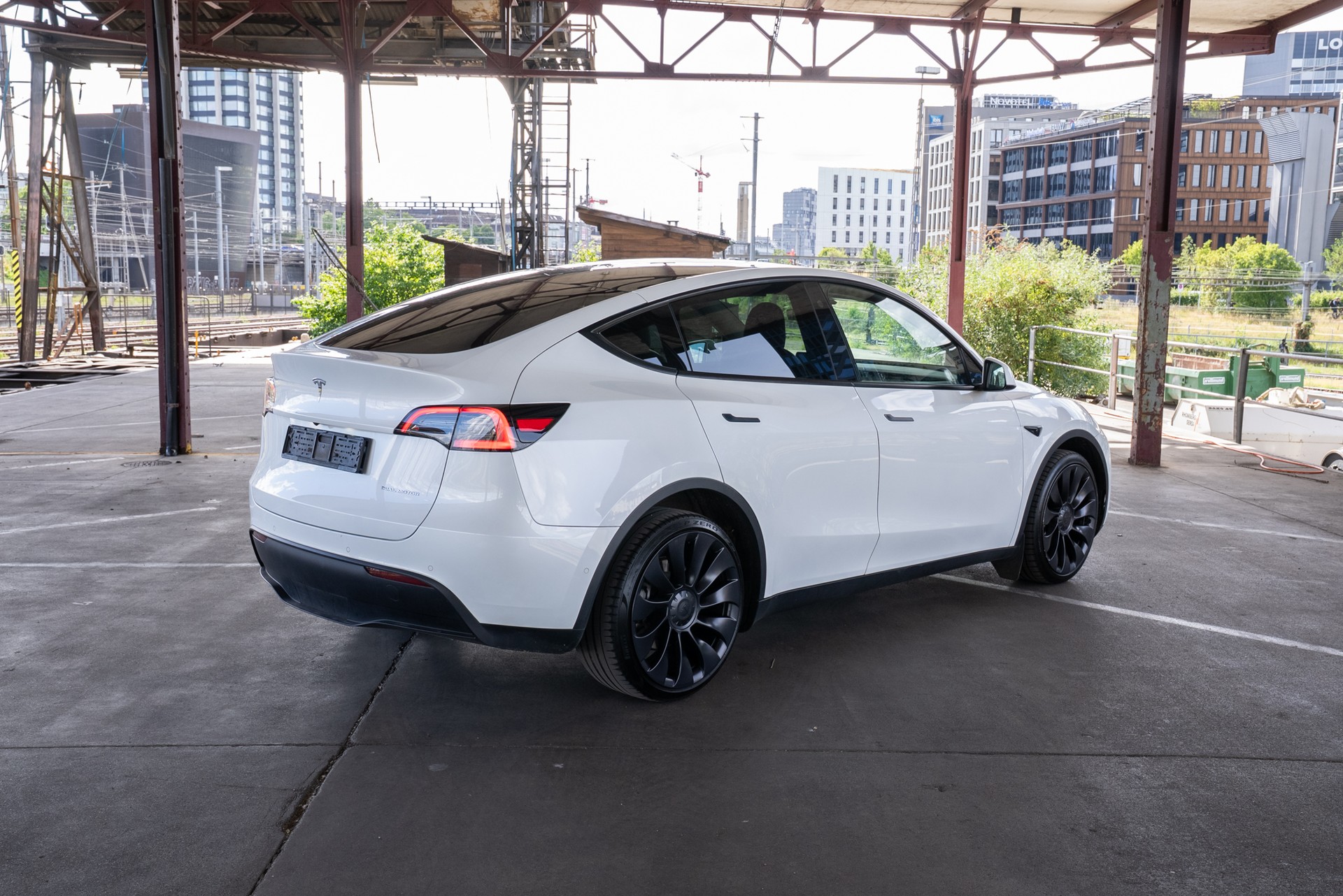 TESLA Model Y Long Range-image-3