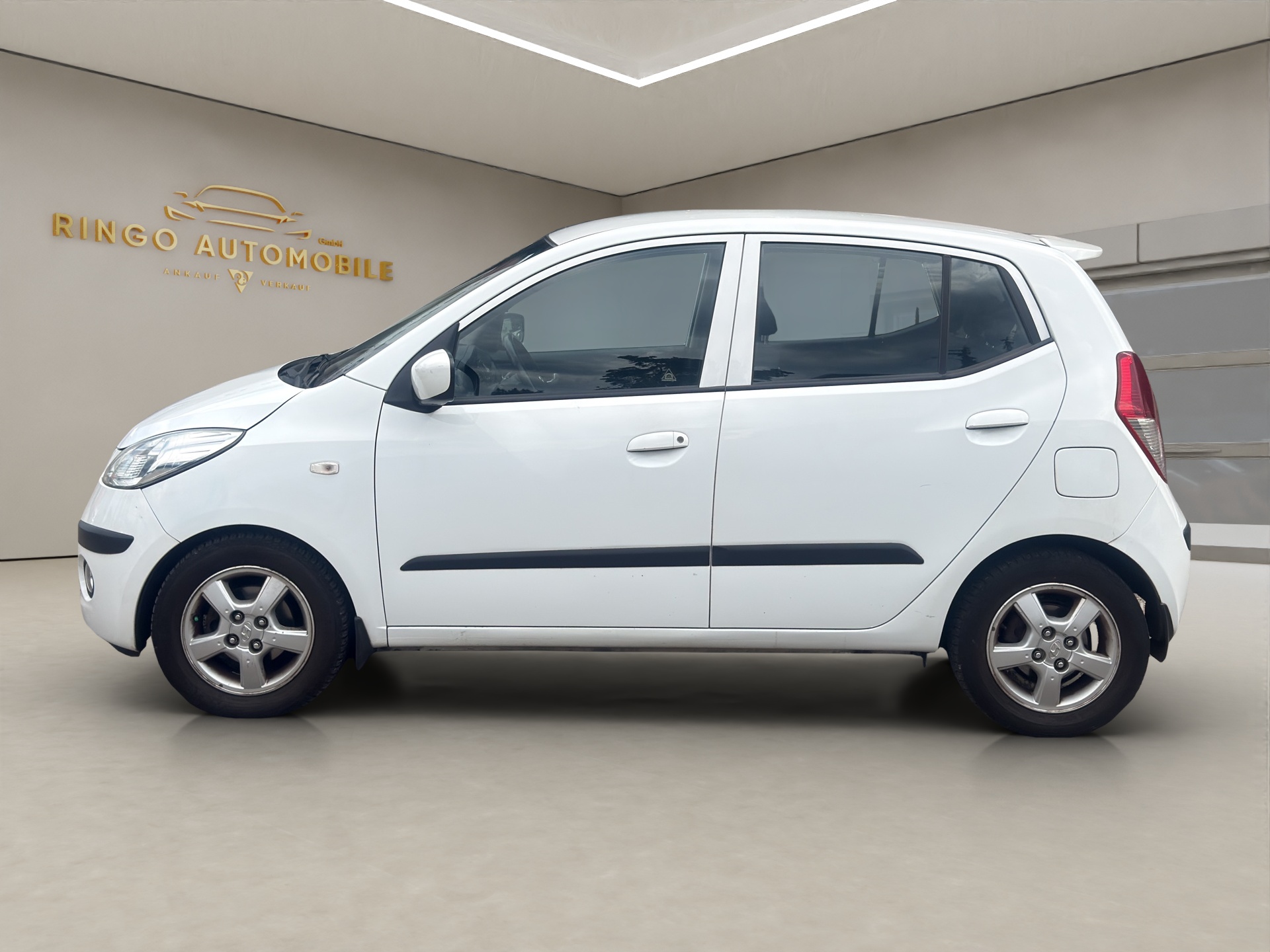 HYUNDAI i10 1.1 Style-image-3