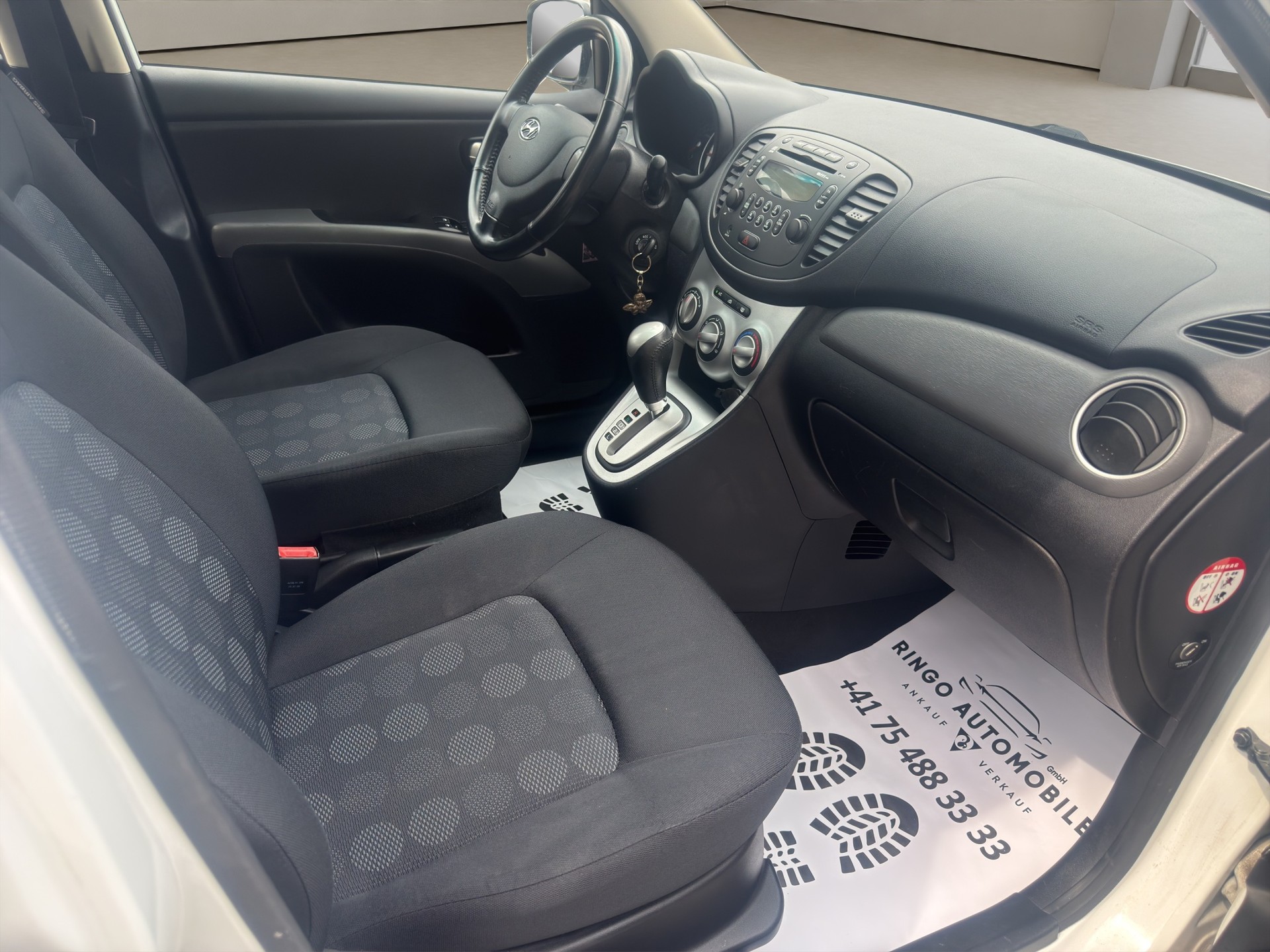 HYUNDAI i10 1.1 Style-image-13