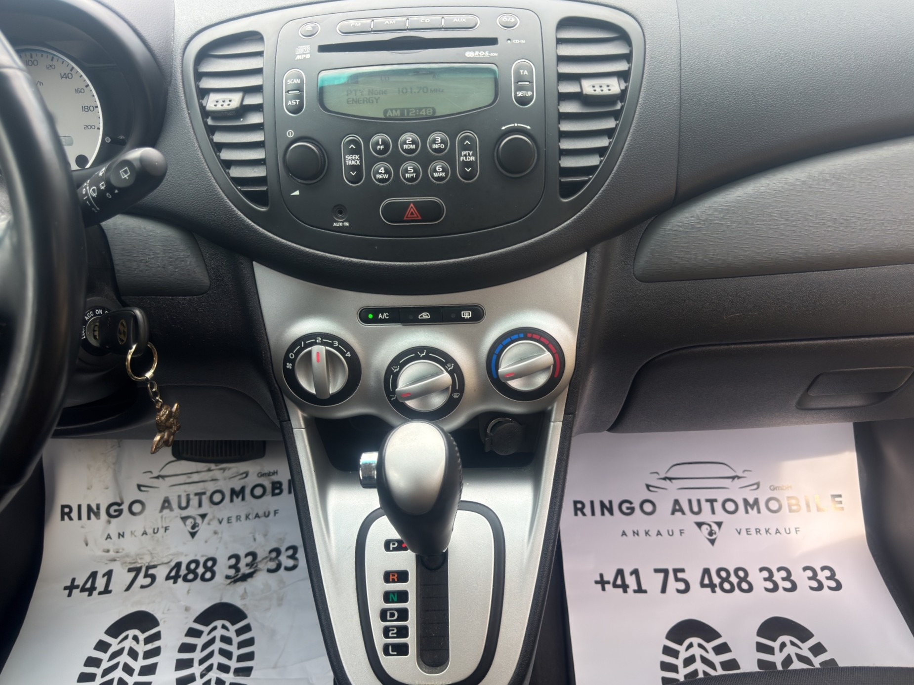 HYUNDAI i10 1.1 Style-image-12
