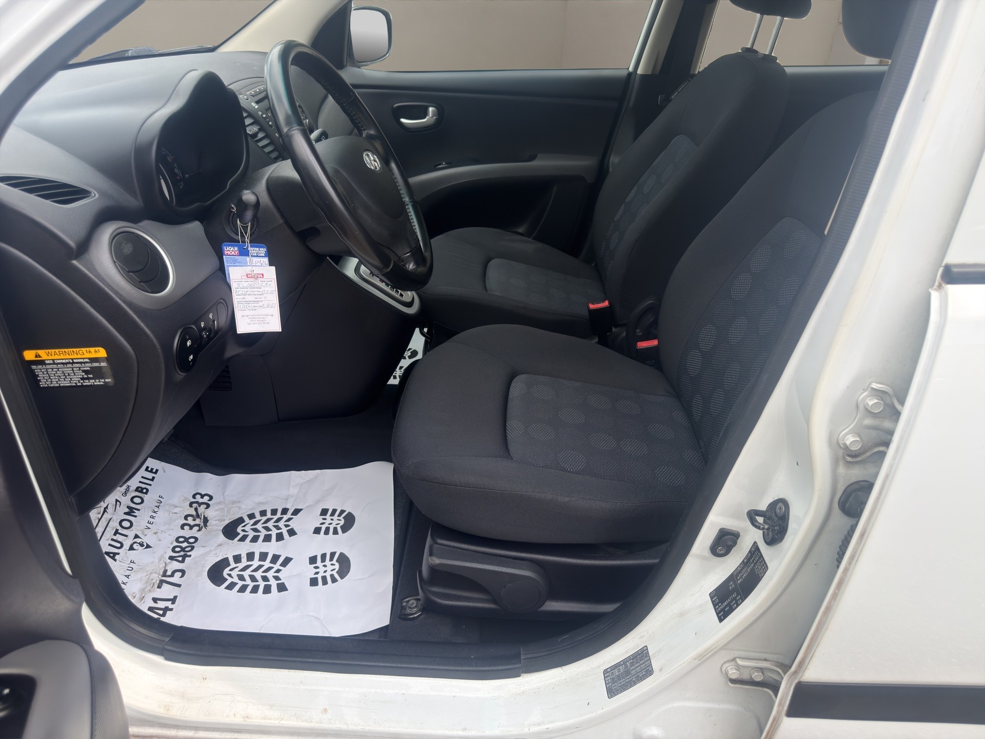 HYUNDAI i10 1.1 Style-image-8