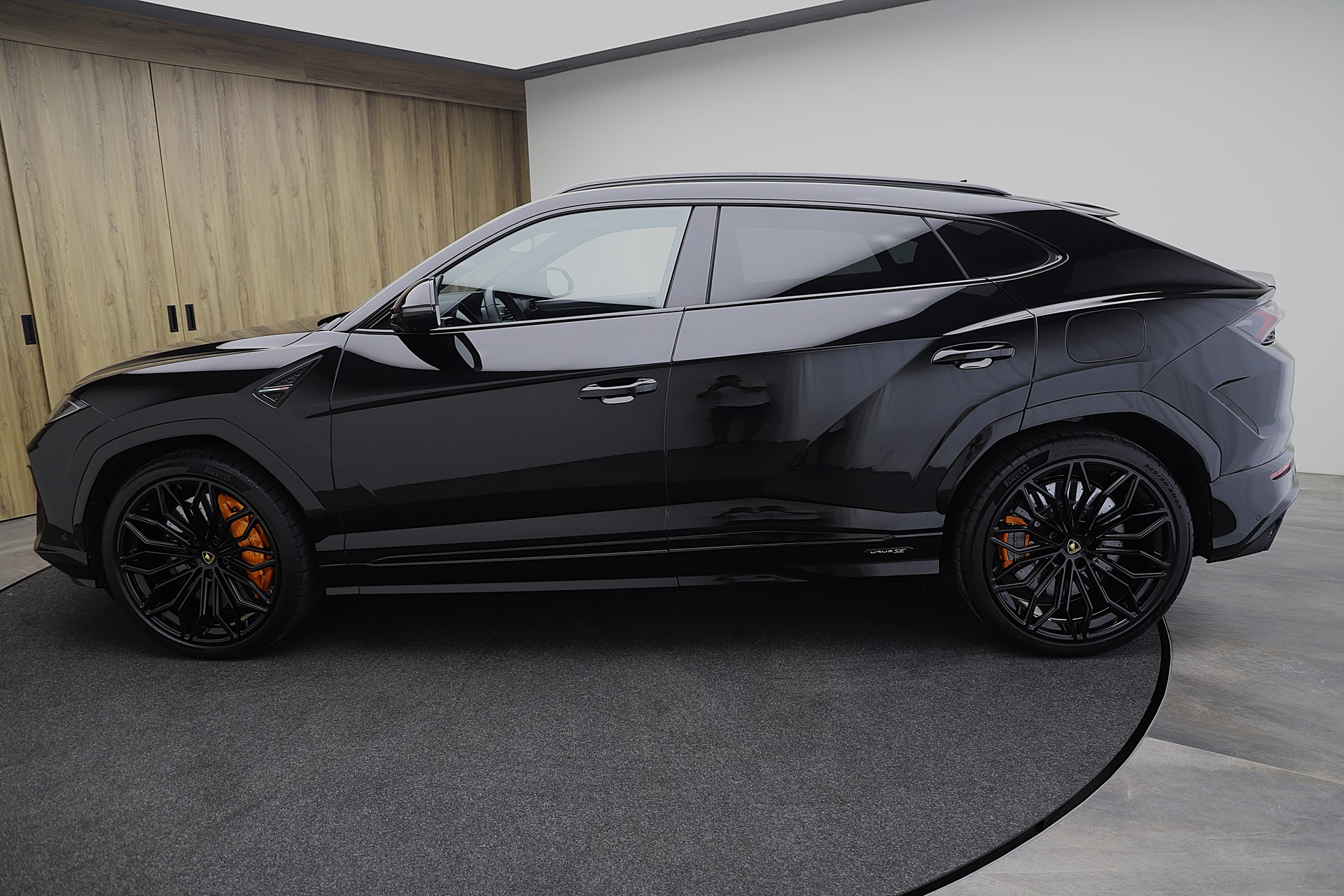 LAMBORGHINI Urus SE-image-2