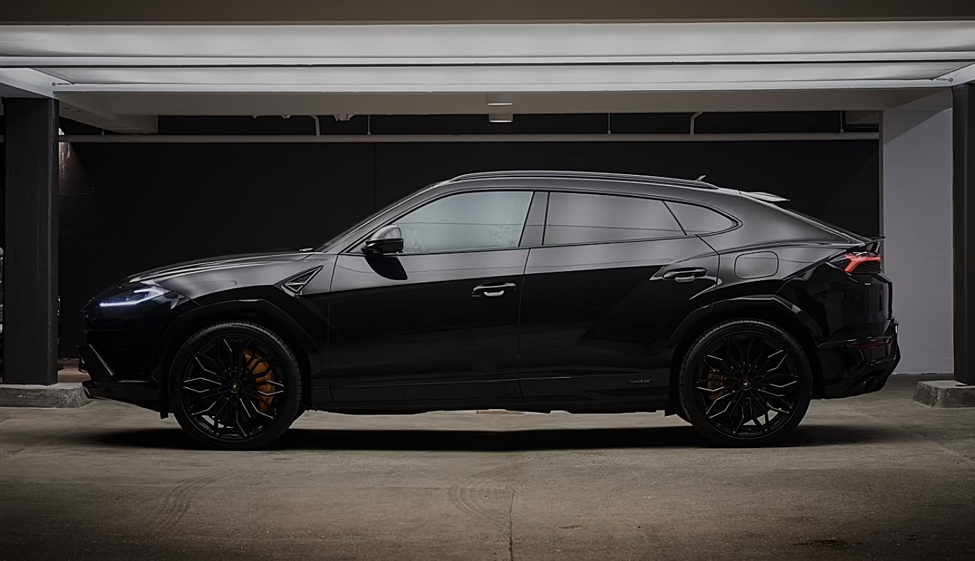 LAMBORGHINI Urus SE-image-2