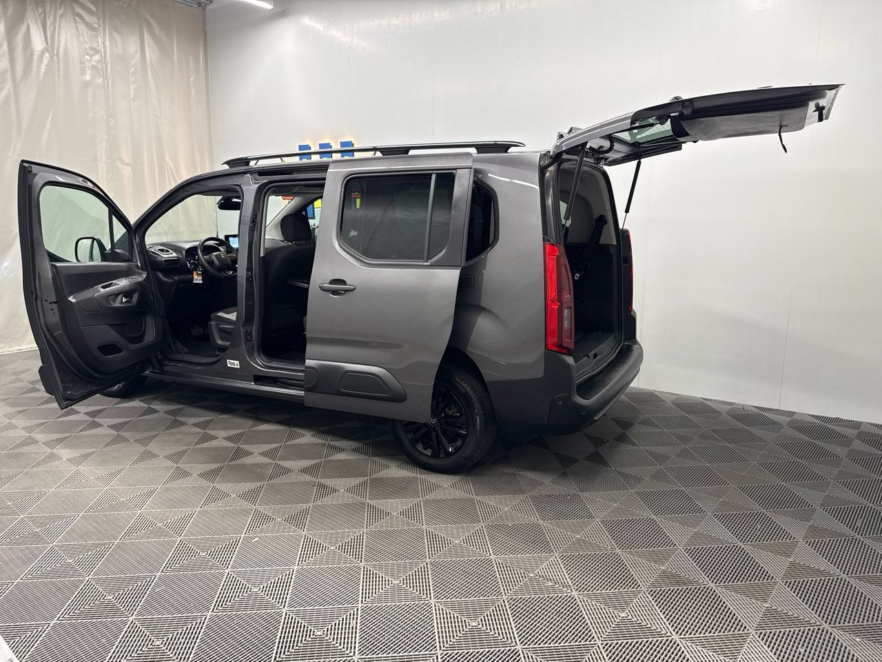CITROEN Berlingo XL 1.5 BlueHDi 7 Plätze Feel PackEAT8-image-11