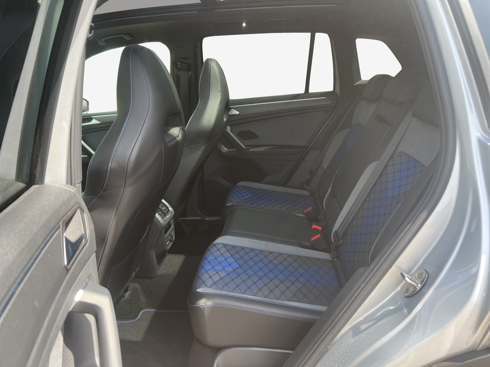 VW Tiguan 2.0TSI R 4Motion DSG-image-10