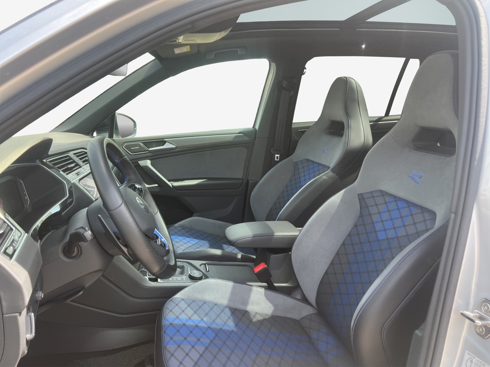 VW Tiguan 2.0TSI R 4Motion DSG-image-6
