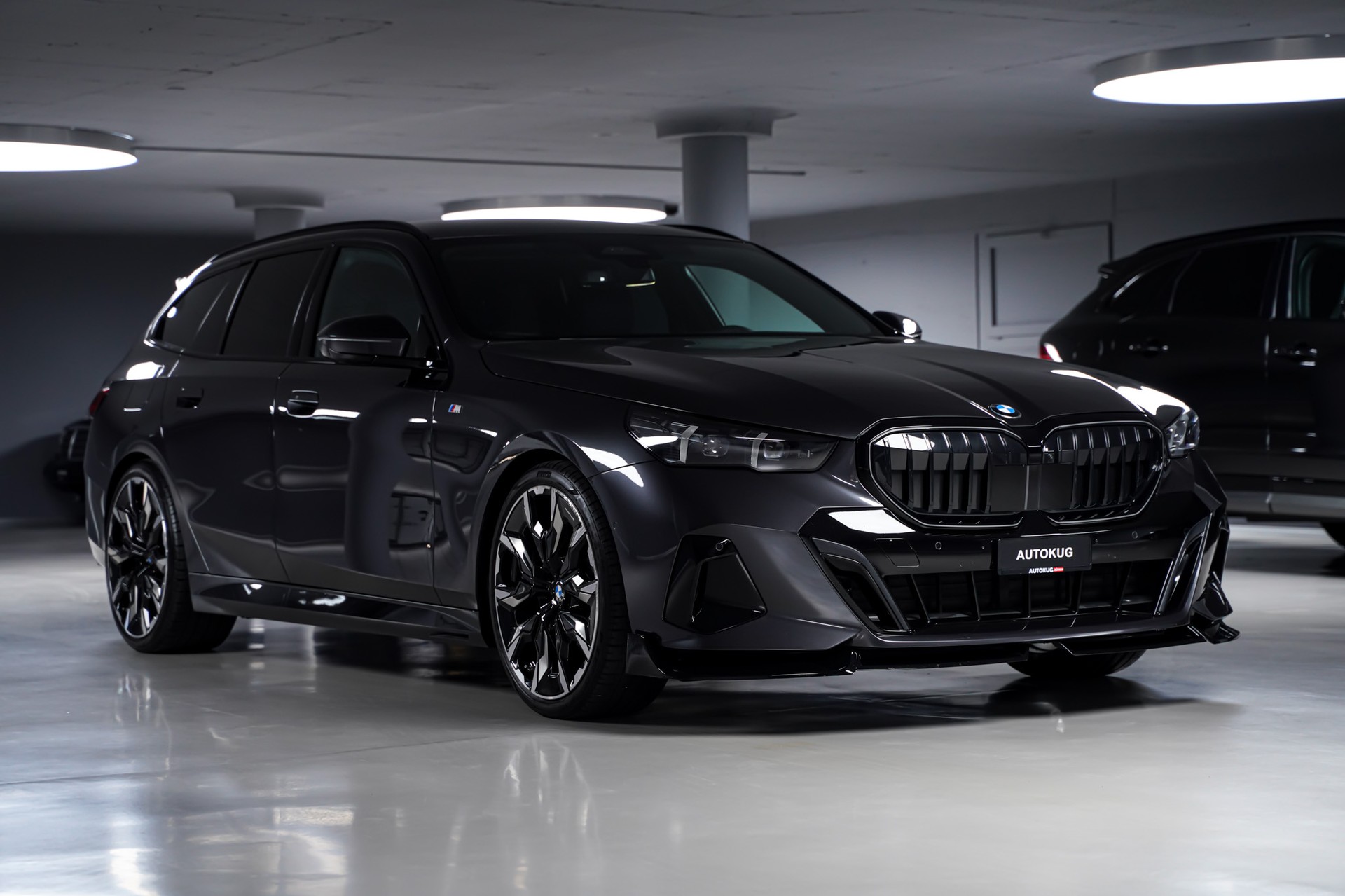 BMW 520i sDrive 48V Touring M Sport Pro Steptronic-image-3