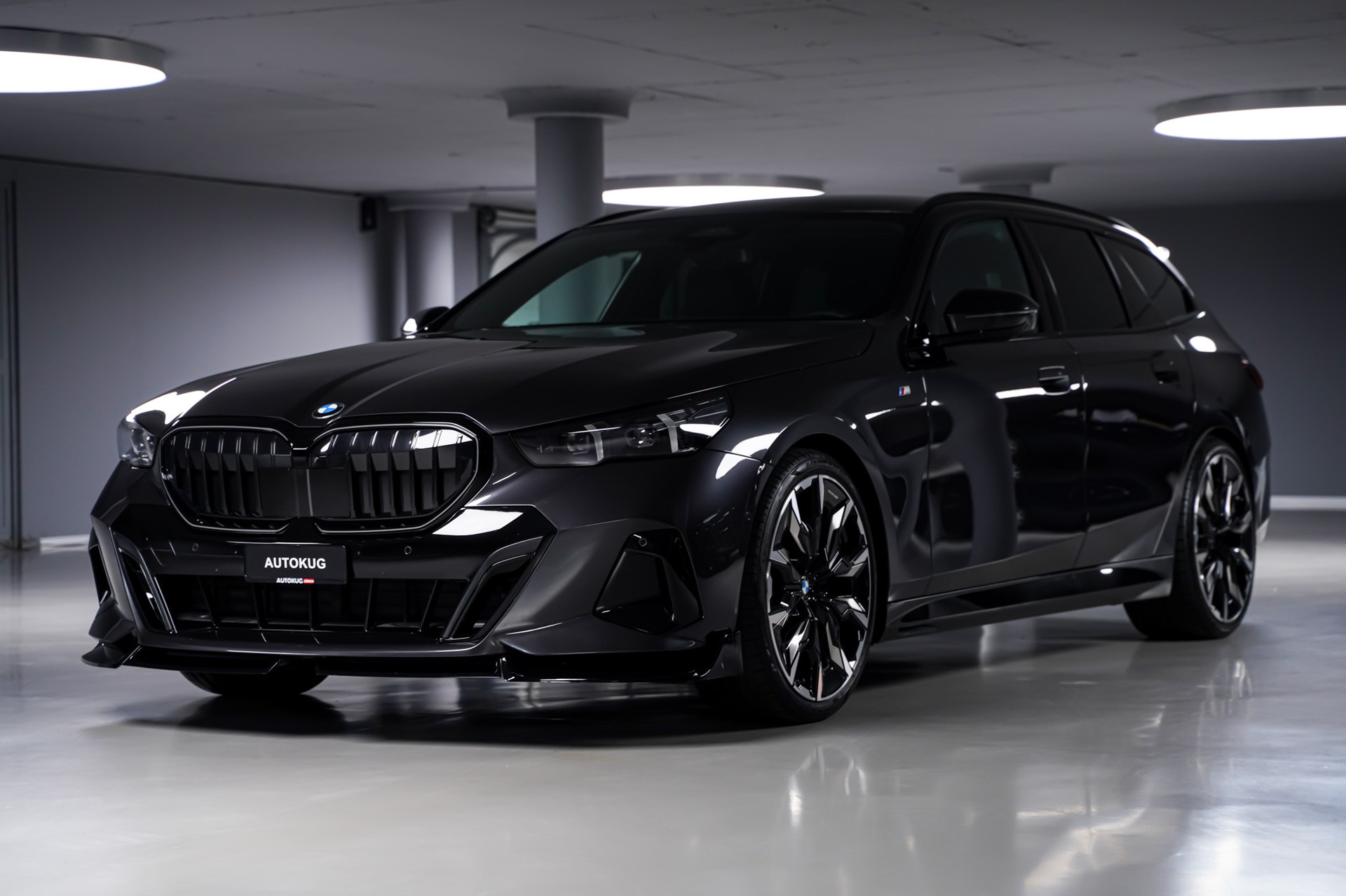 BMW 520i sDrive 48V Touring M Sport Pro Steptronic-image-0