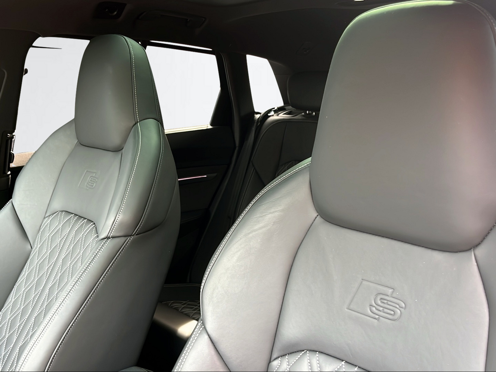 AUDI e-tron 55 S Line quattro-image-13