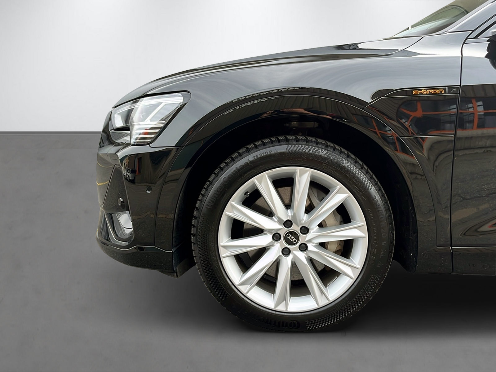 AUDI e-tron 55 S Line quattro-image-4