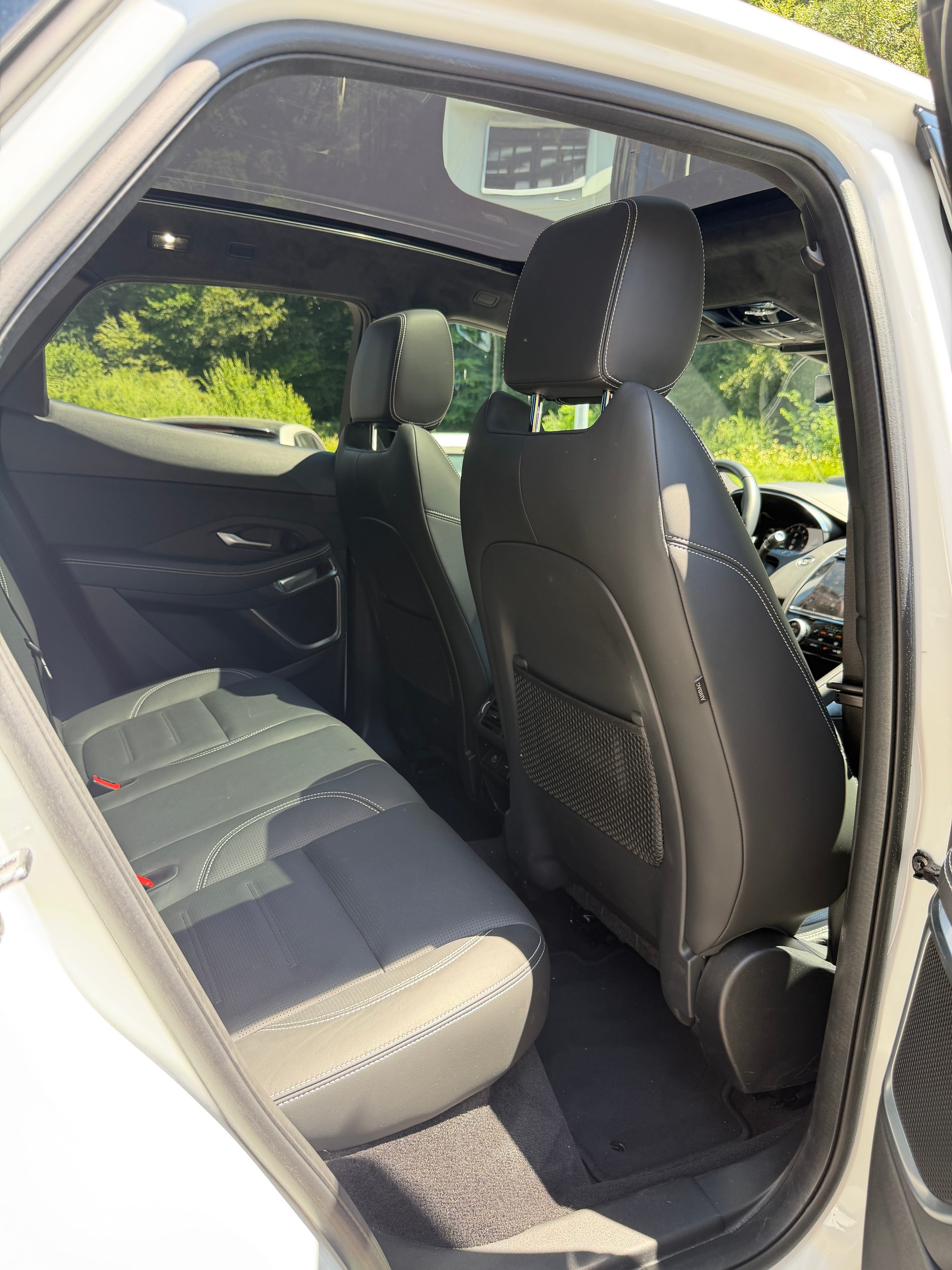 JAGUAR E-Pace 1.5 P300e R-Dynamic AWD HSE-image-11