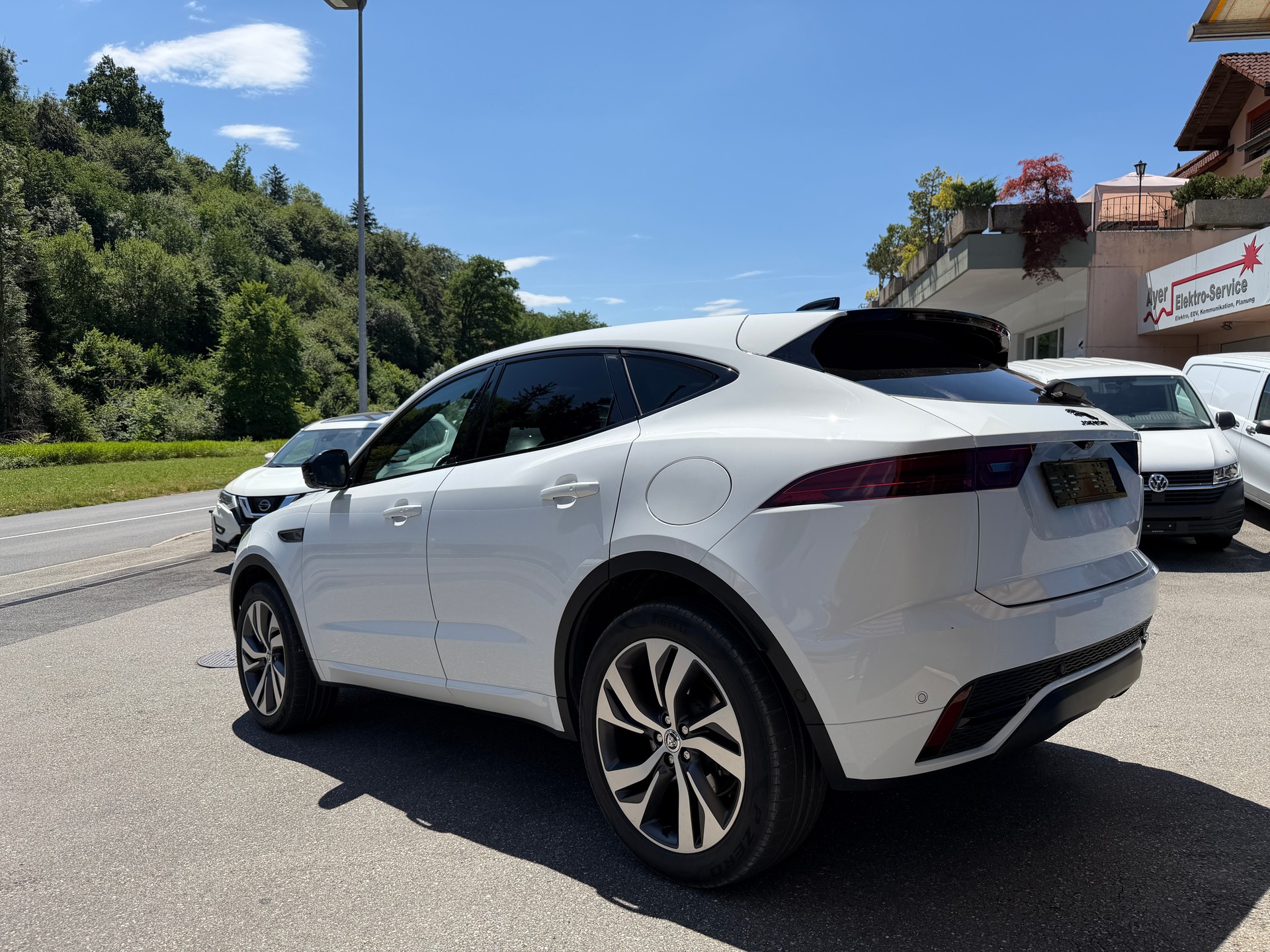 JAGUAR E-Pace 1.5 P300e R-Dynamic AWD HSE-image-4