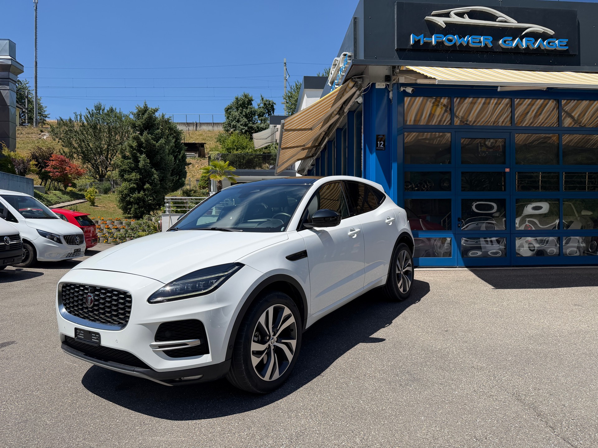 JAGUAR E-Pace 1.5 P300e R-Dynamic AWD HSE-image-0