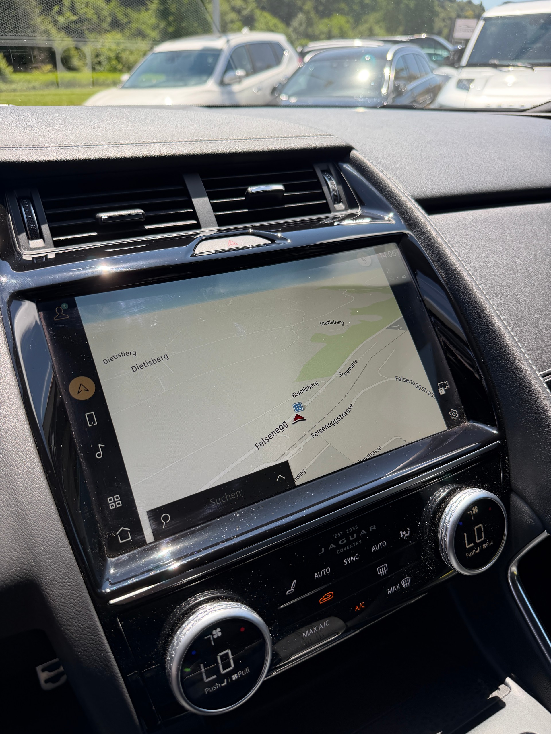 JAGUAR E-Pace 1.5 P300e R-Dynamic AWD HSE-image-12