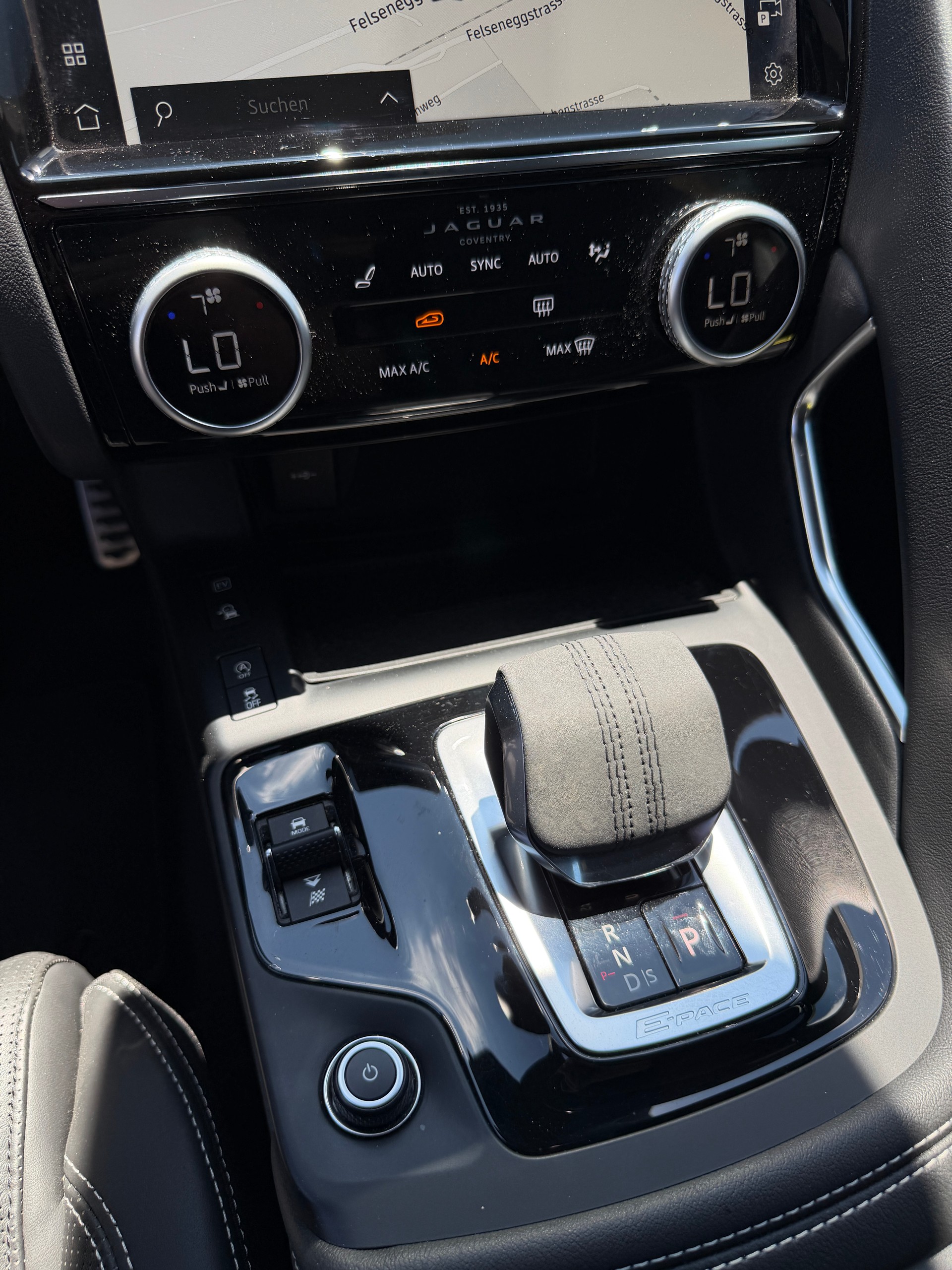 JAGUAR E-Pace 1.5 P300e R-Dynamic AWD HSE-image-13