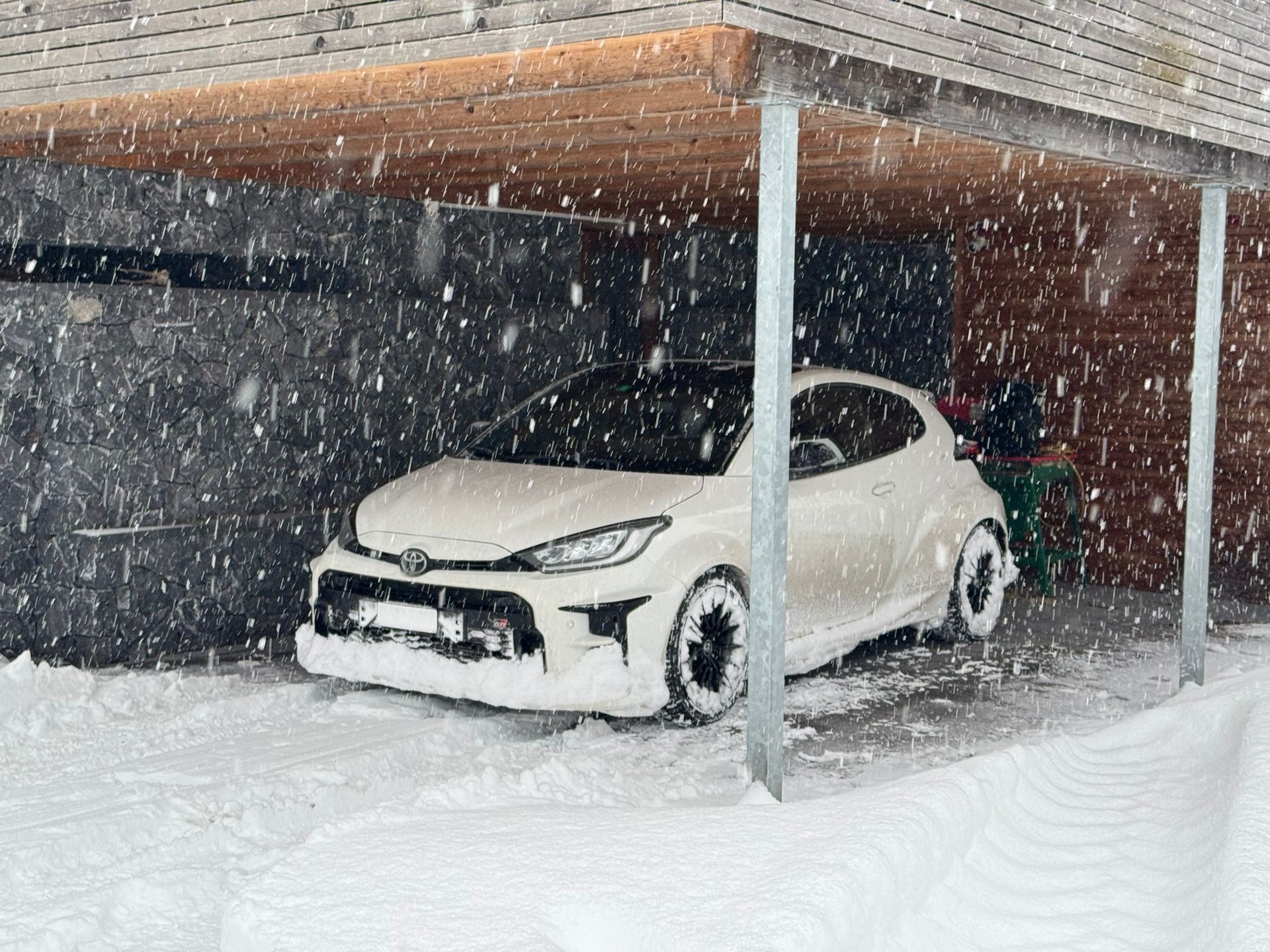 TOYOTA 1.6 Turbo Sport 4x4-image-3