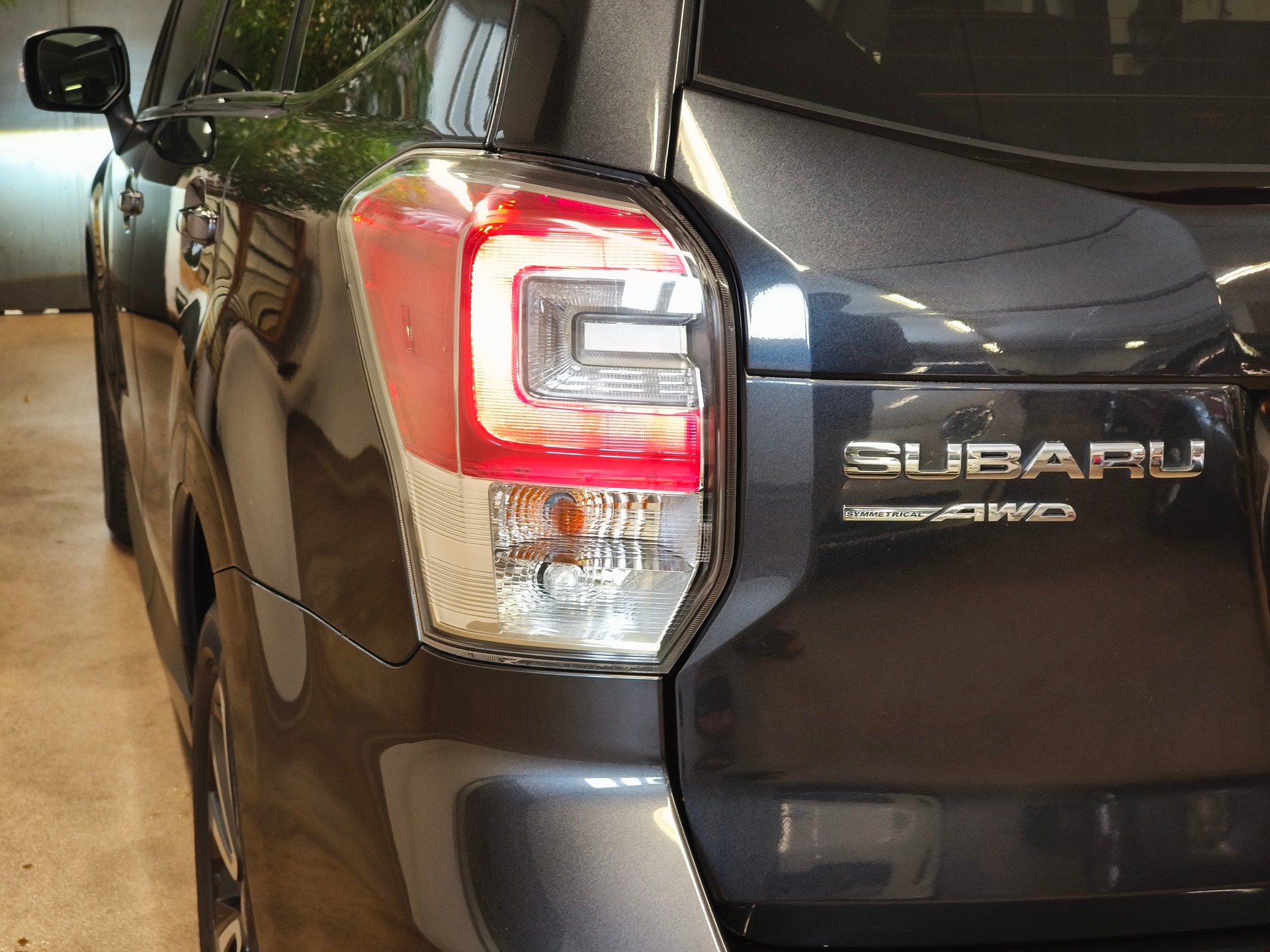 SUBARU Forester 2.0D Luxury Lineatronic-image-12