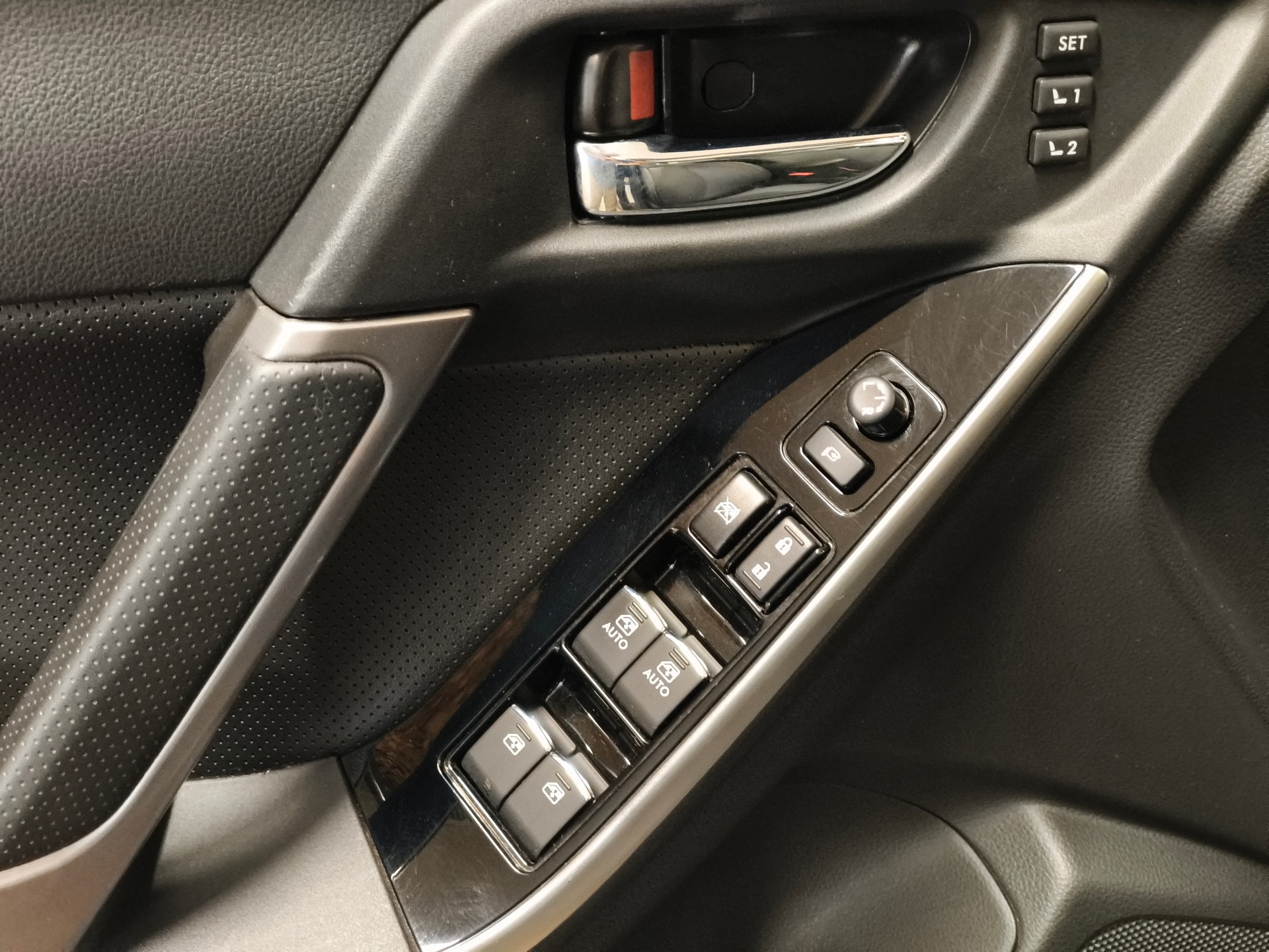 SUBARU Forester 2.0D Luxury Lineatronic-image-14