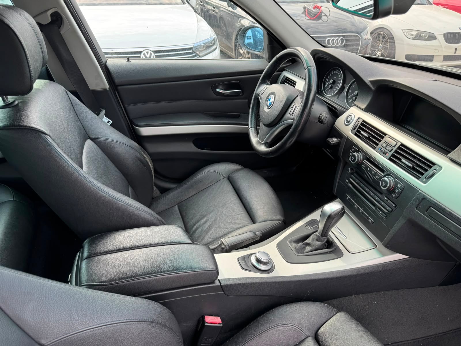 BMW 335xi Steptronic-image-10