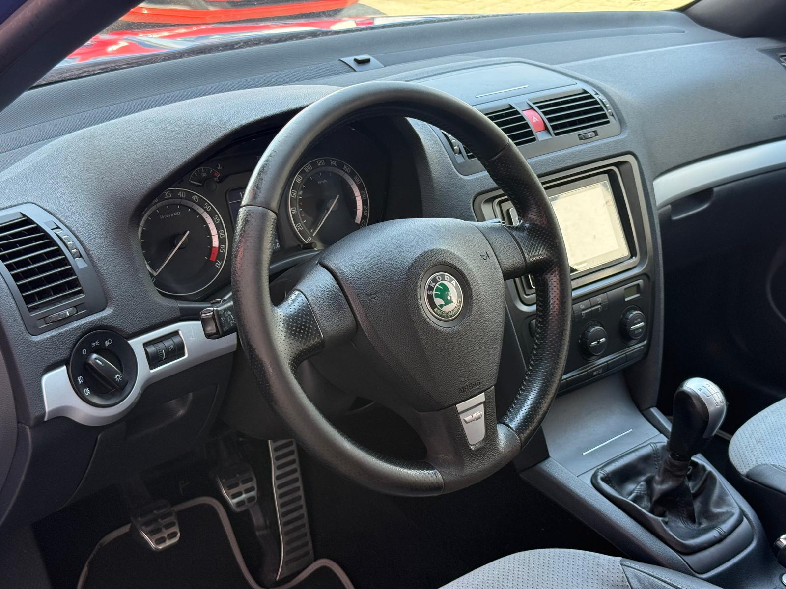 SKODA Octavia 2.0 Turbo FSI RS-image-10