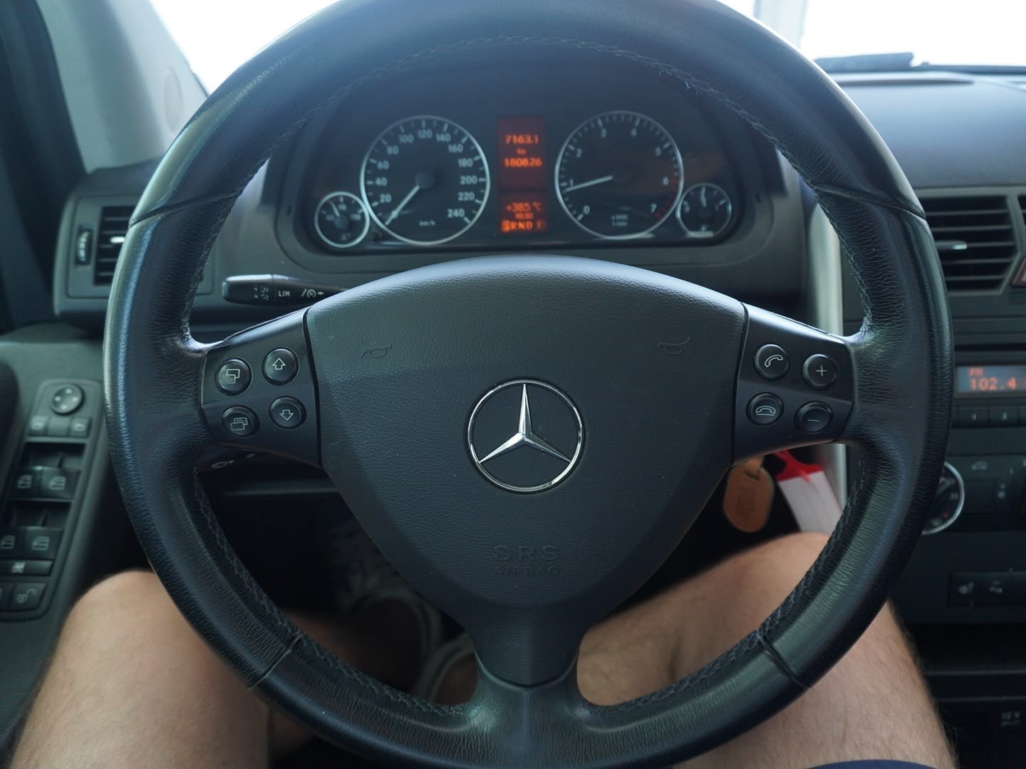 MERCEDES-BENZ A 180 Avantgarde Selection Autotronic-image-8