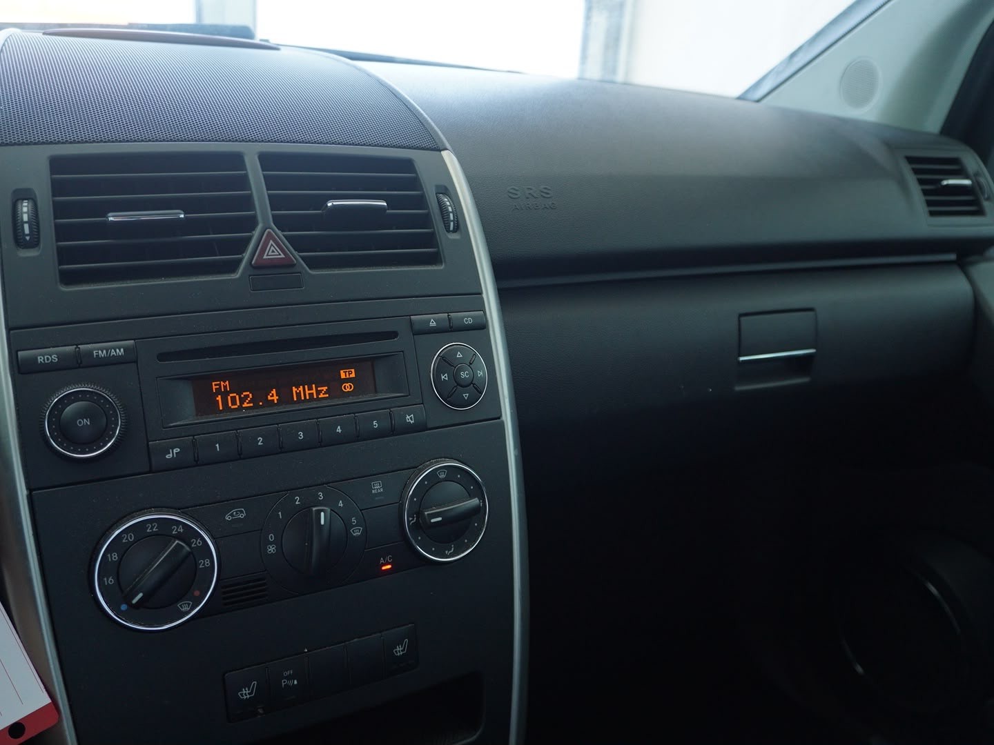 MERCEDES-BENZ A 180 Avantgarde Selection Autotronic-image-5