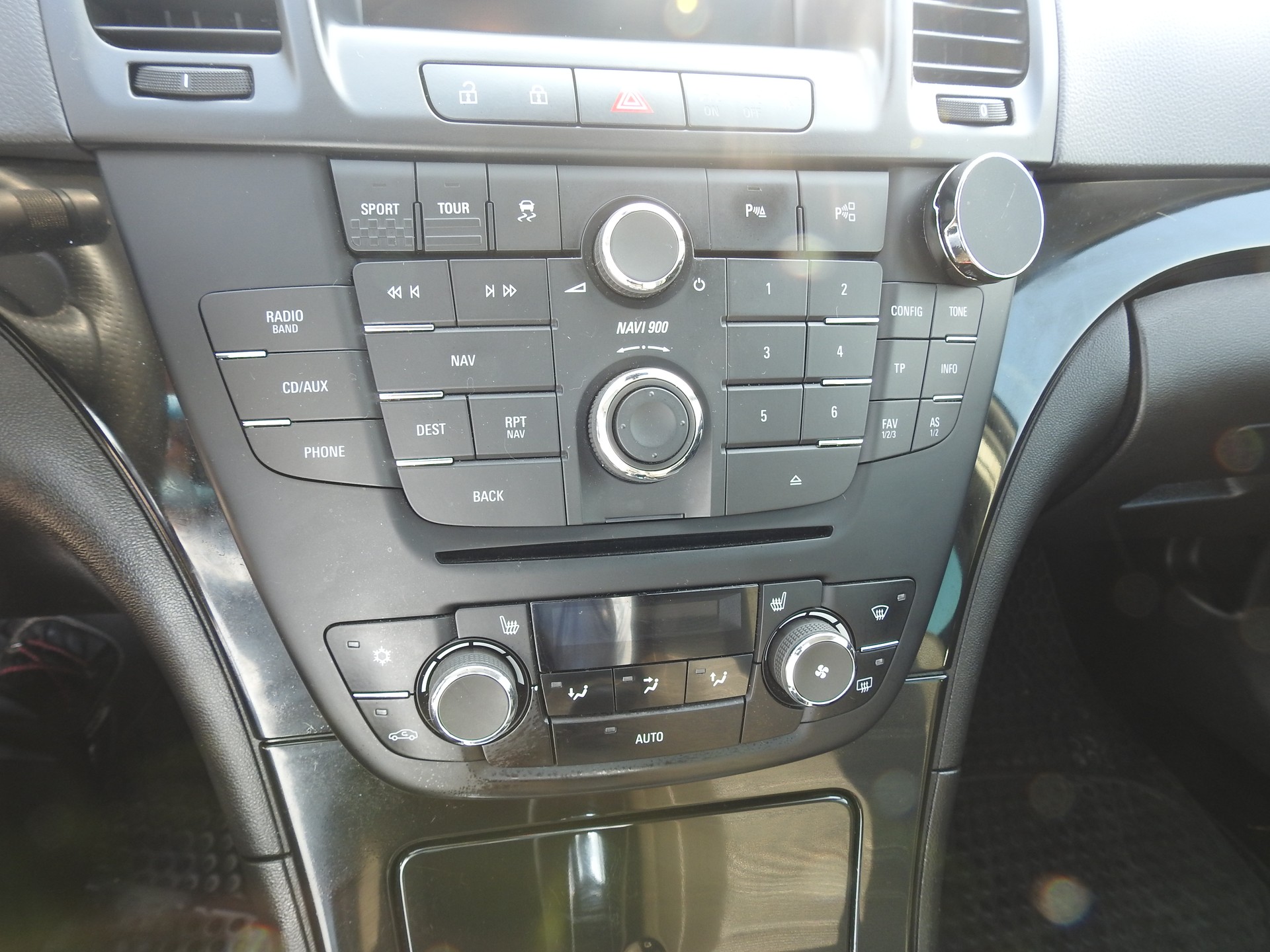 OPEL Insignia Sports Tourer 1.6 Turbo Cosmo-image-22