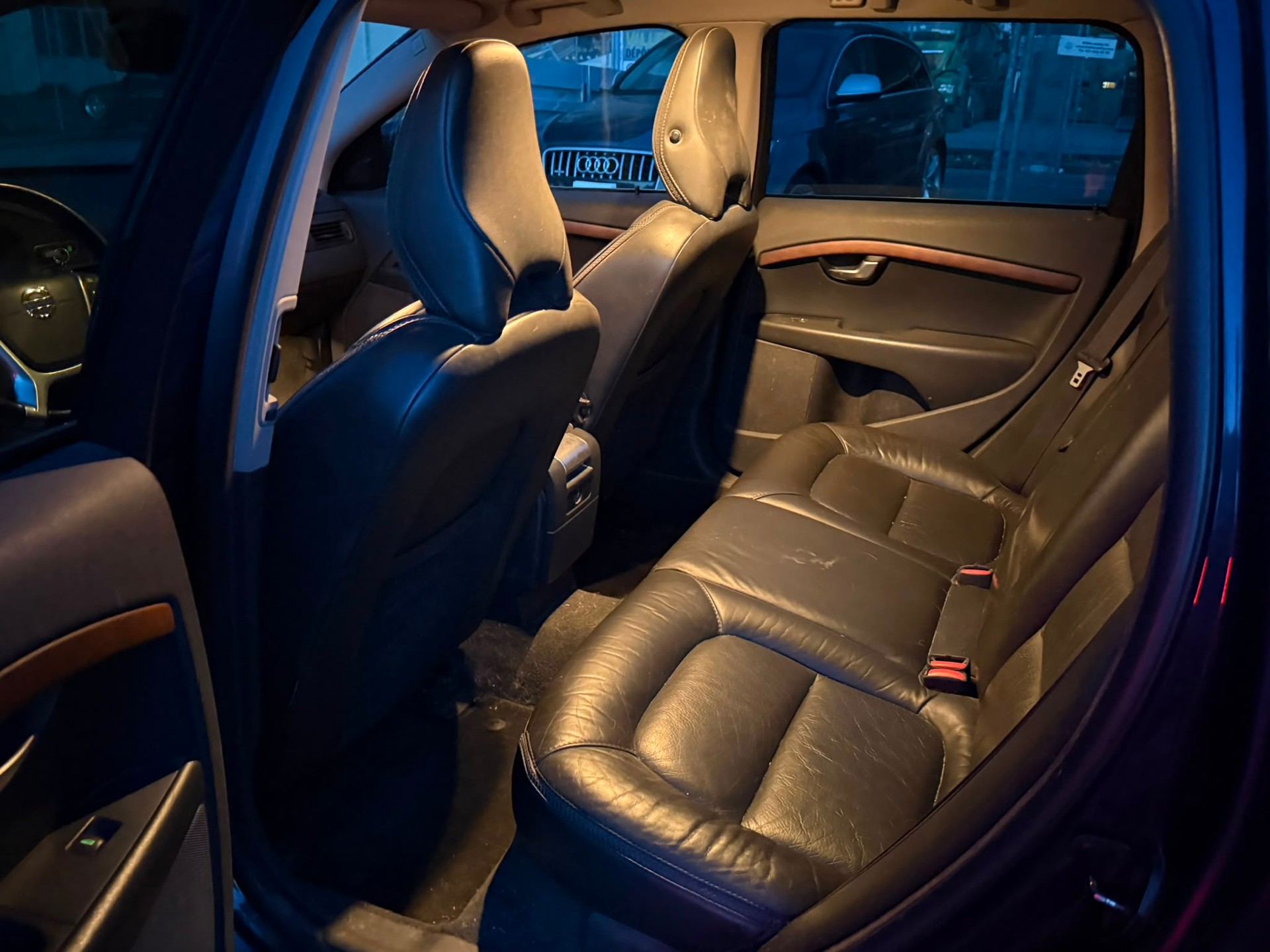 VOLVO XC70 D5 AWD Summum Geartronic-image-4