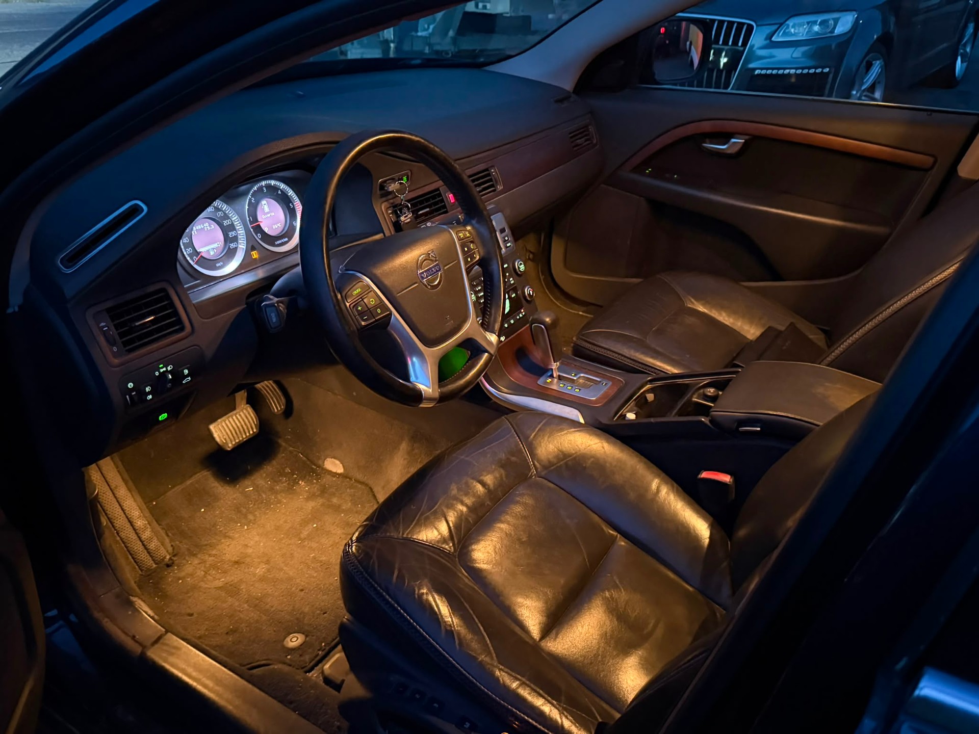 VOLVO XC70 D5 AWD Summum Geartronic-image-7
