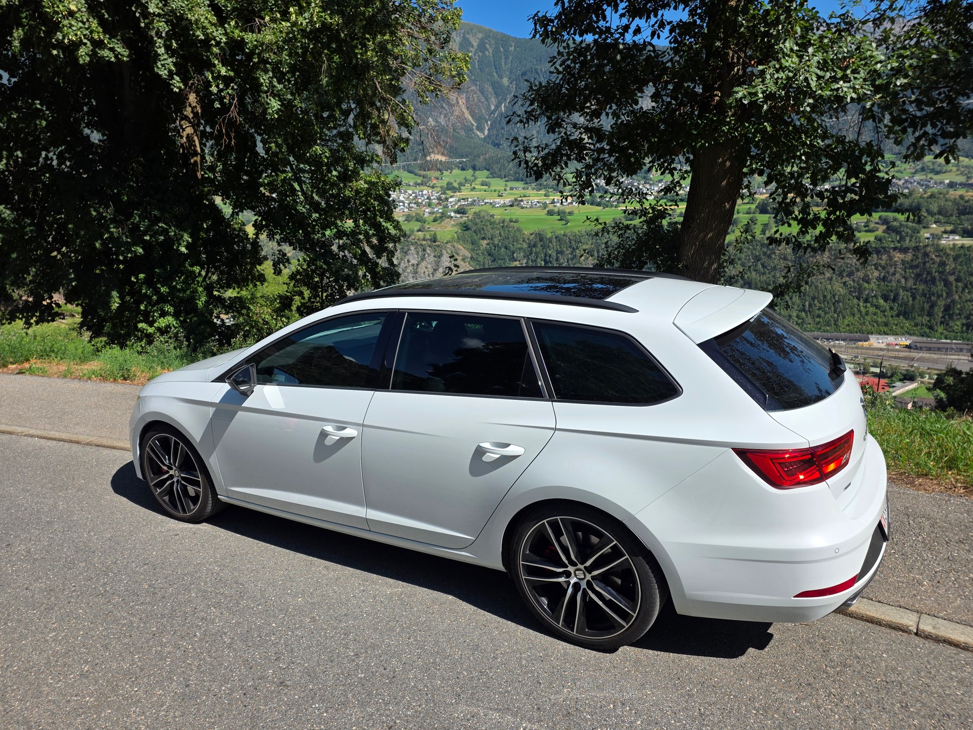 SEAT 2.0 TSI 300 Cupra 4Drive DSG-image-4