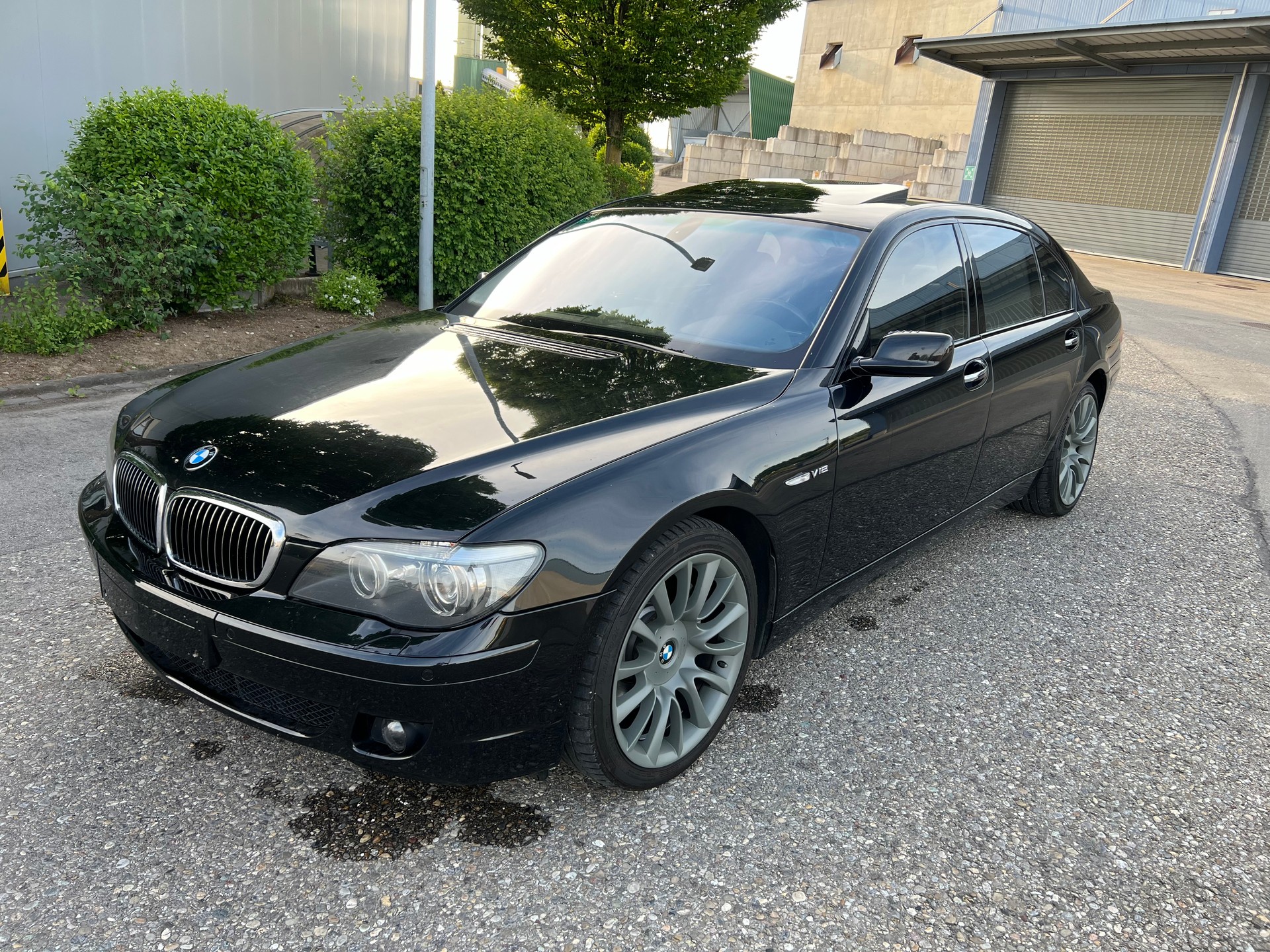 BMW 760i L-image-1