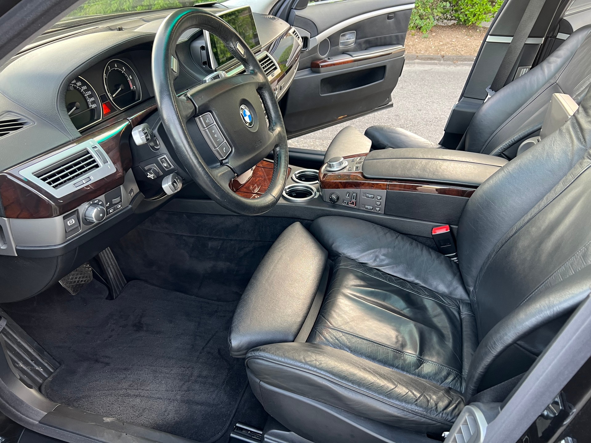 BMW 760i L-image-12