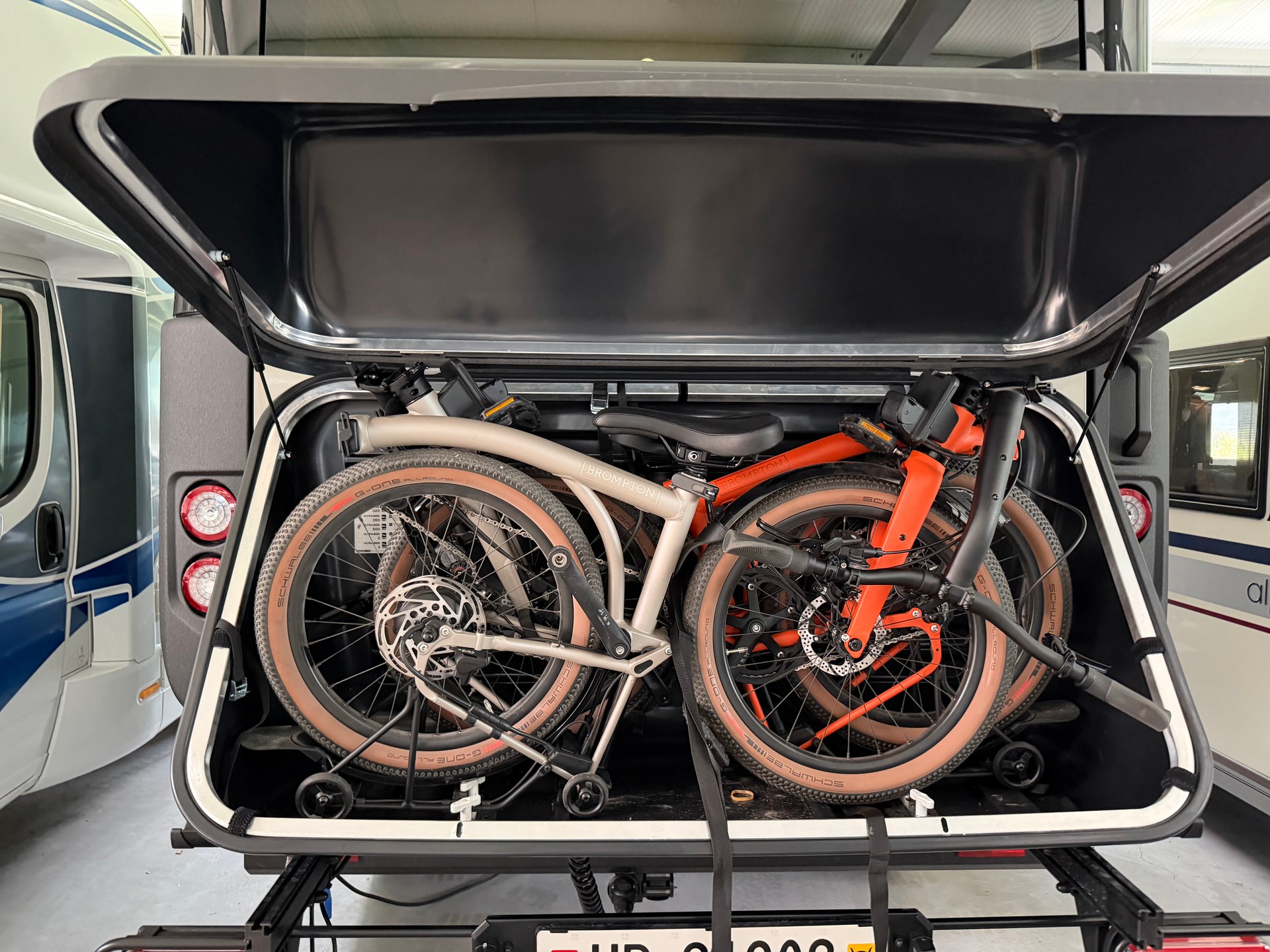 MERCEDES-BENZ Sprinter 419 CDI Hymer Venture S-image-11