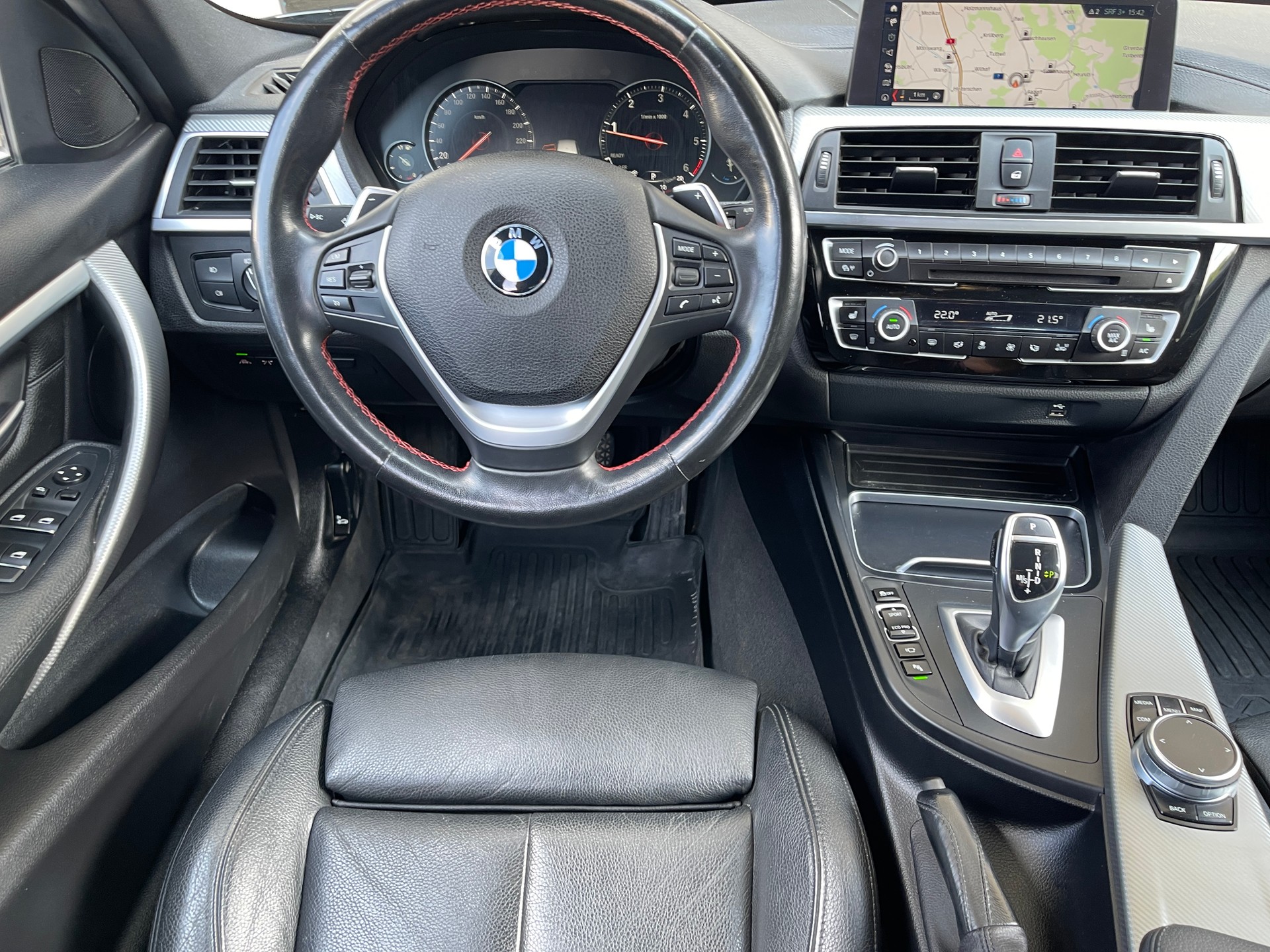 BMW 320d xDrive Touring Edition Sport Line Steptronic-image-10