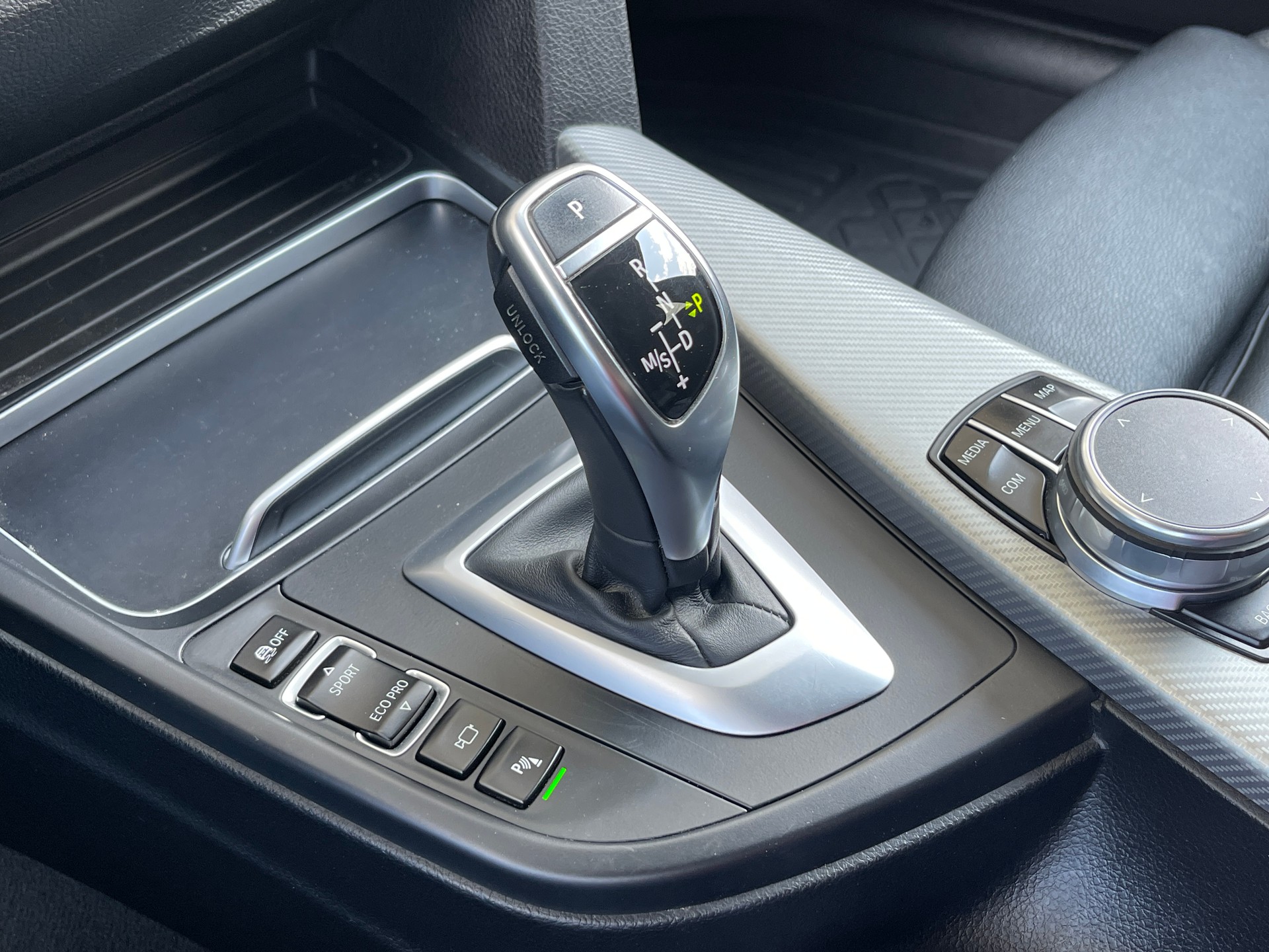 BMW 320d xDrive Touring Edition Sport Line Steptronic-image-14