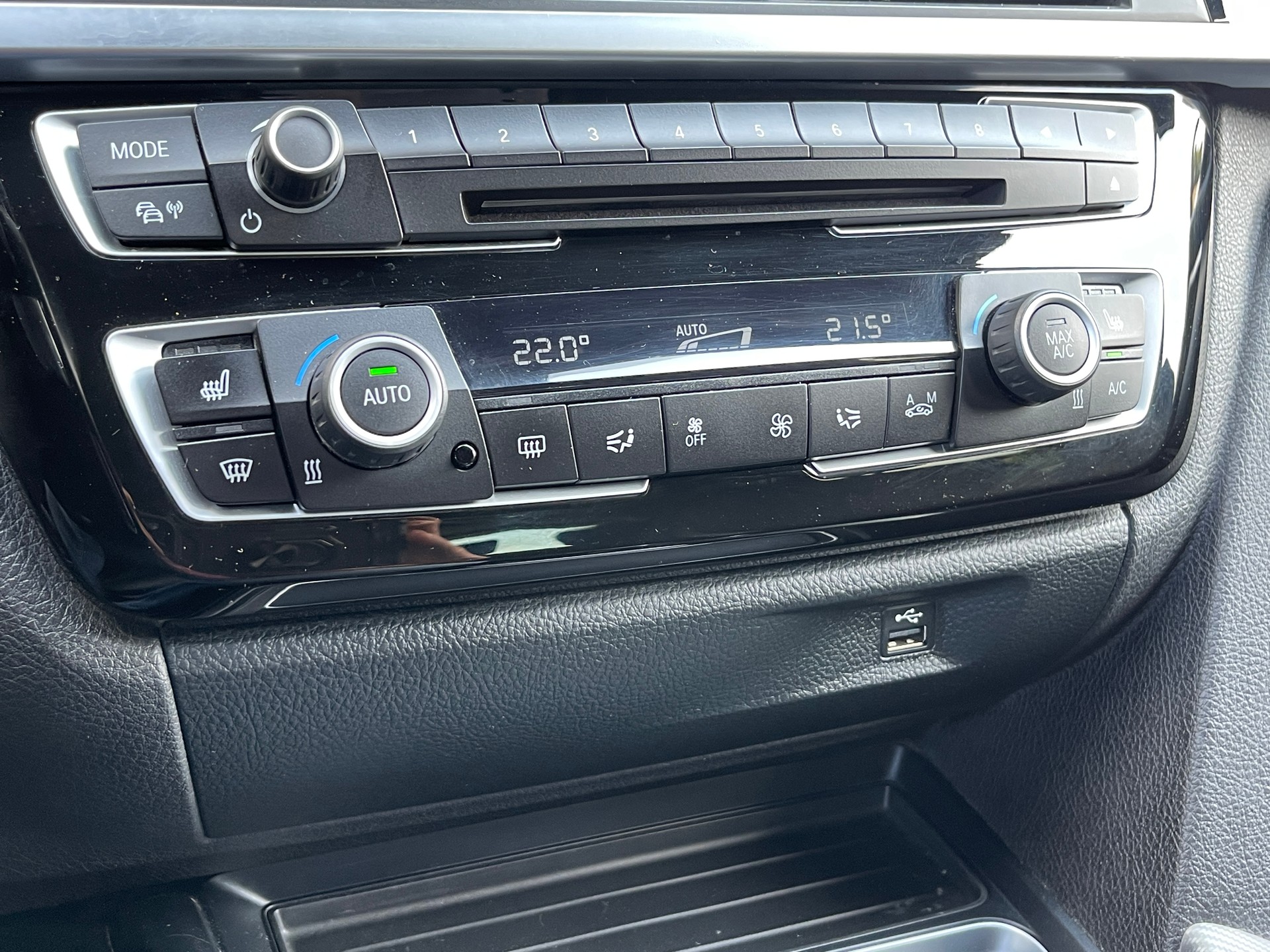 BMW 320d xDrive Touring Edition Sport Line Steptronic-image-13