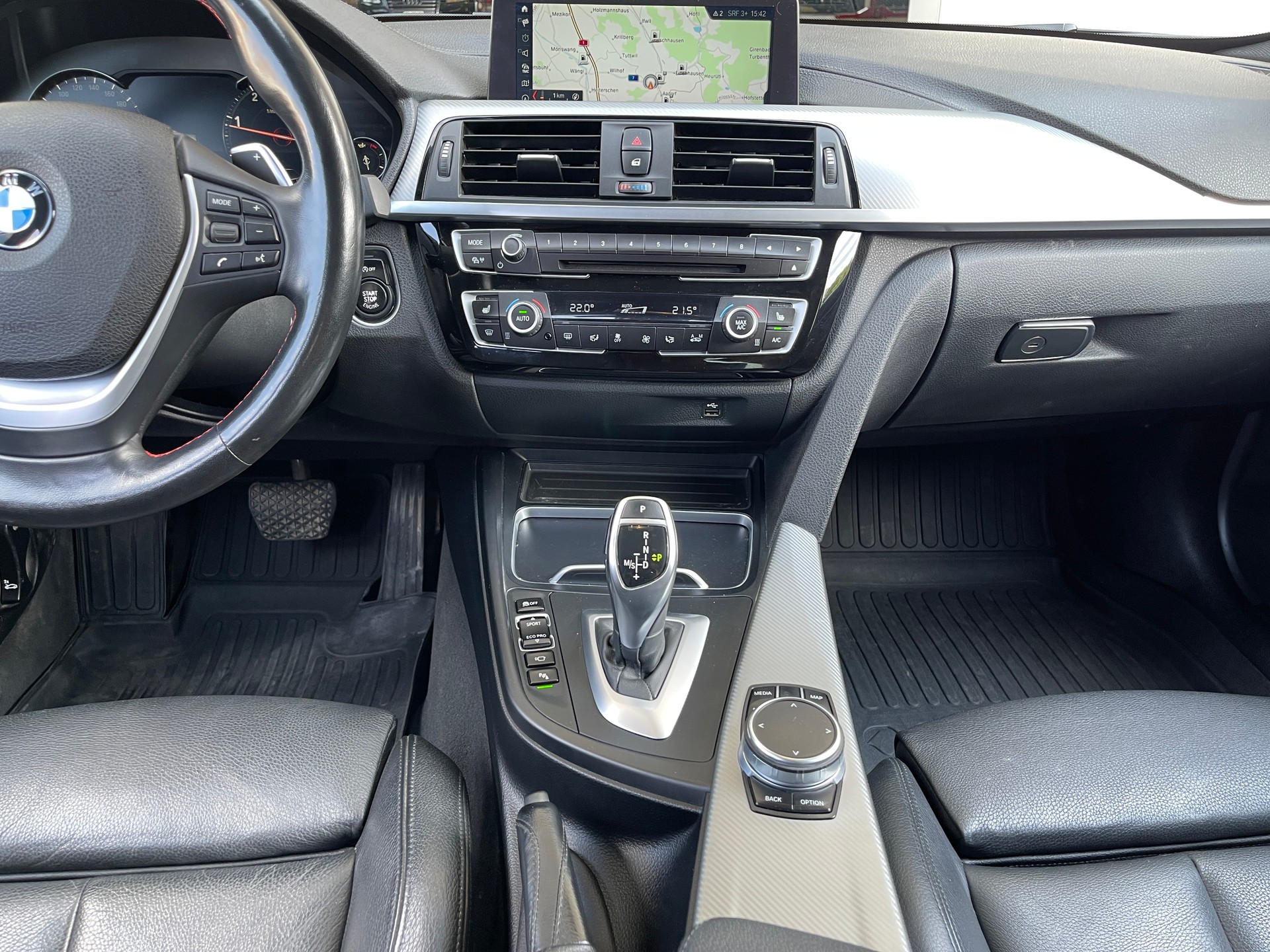 BMW 320d xDrive Touring Edition Sport Line Steptronic-image-11