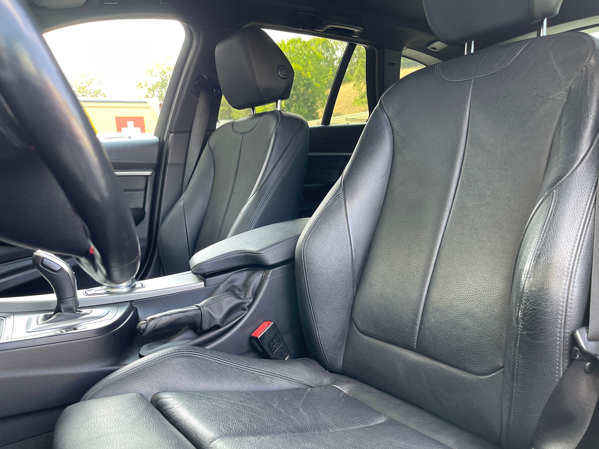 BMW 320d xDrive Touring Edition Sport Line Steptronic-image-6