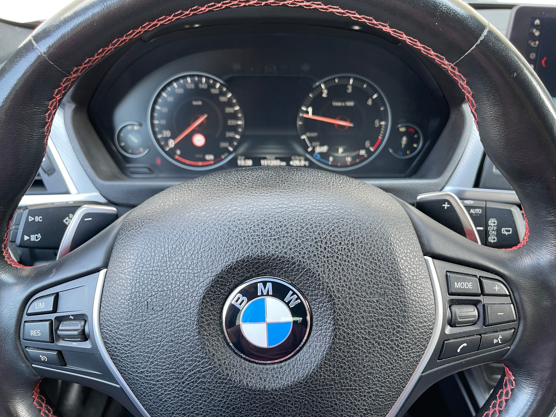 BMW 320d xDrive Touring Edition Sport Line Steptronic-image-22