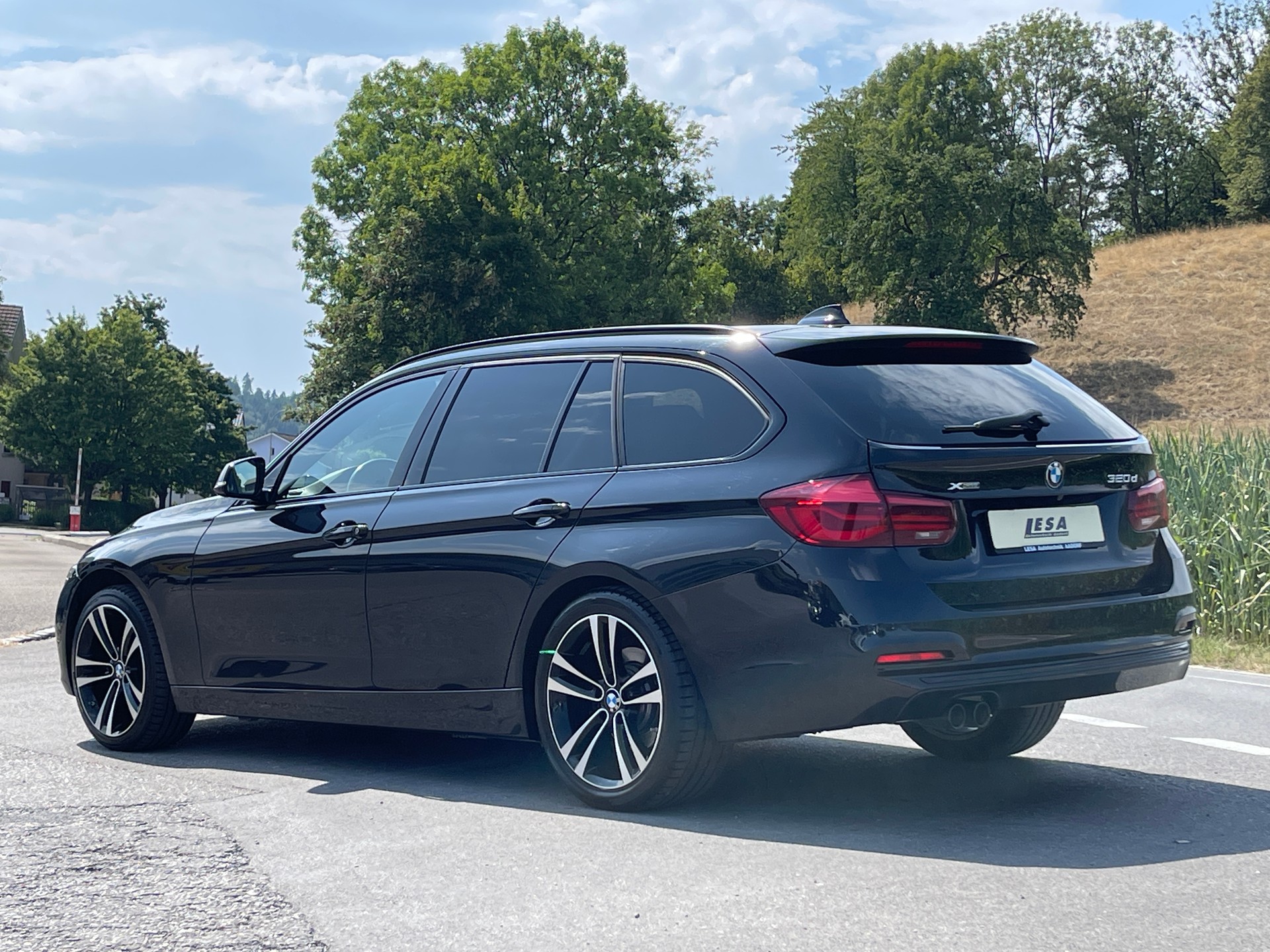 BMW 320d xDrive Touring Edition Sport Line Steptronic-image-2