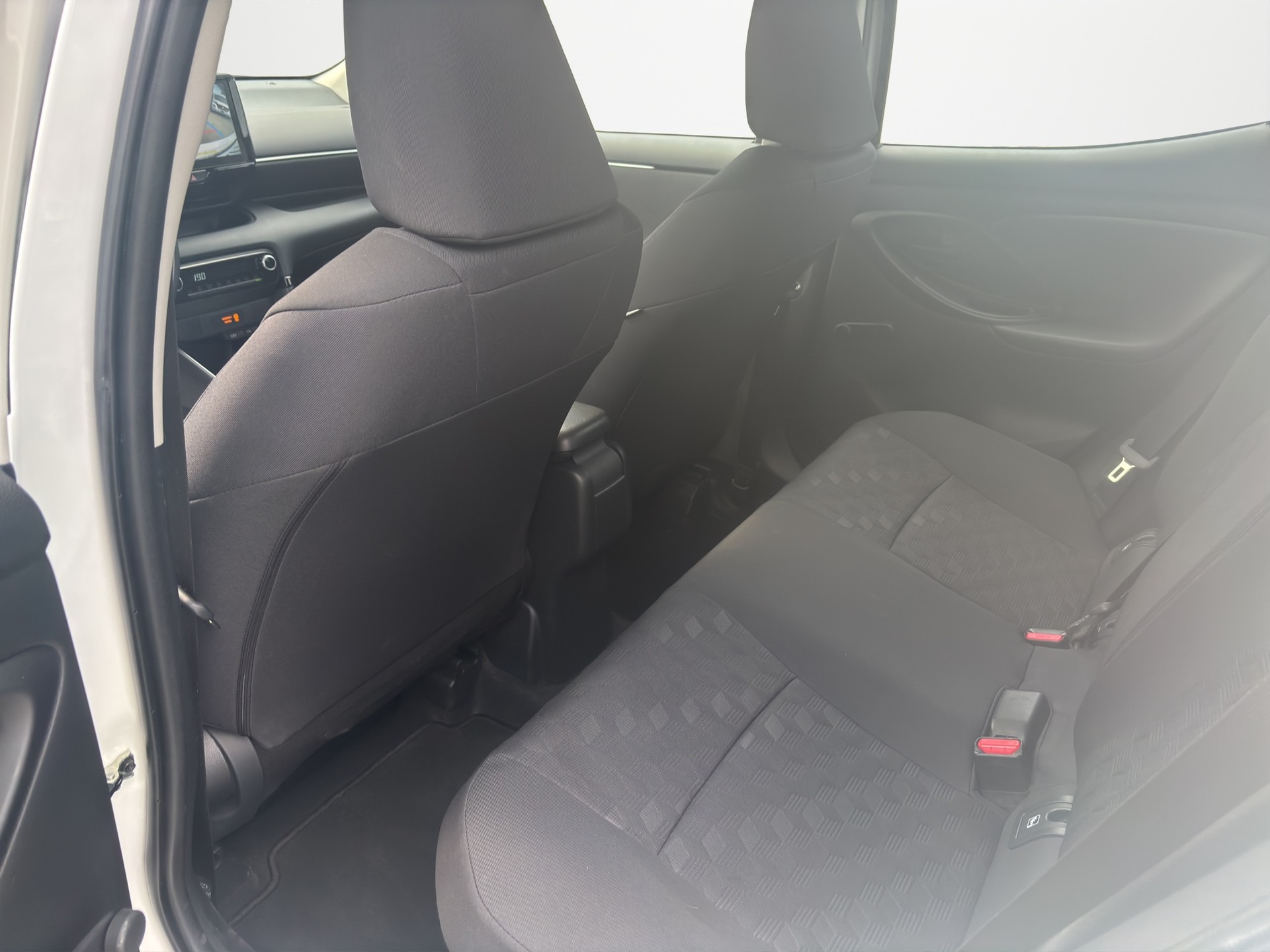 TOYOTA Yaris 1.5 Comfort e-CVT-image-10