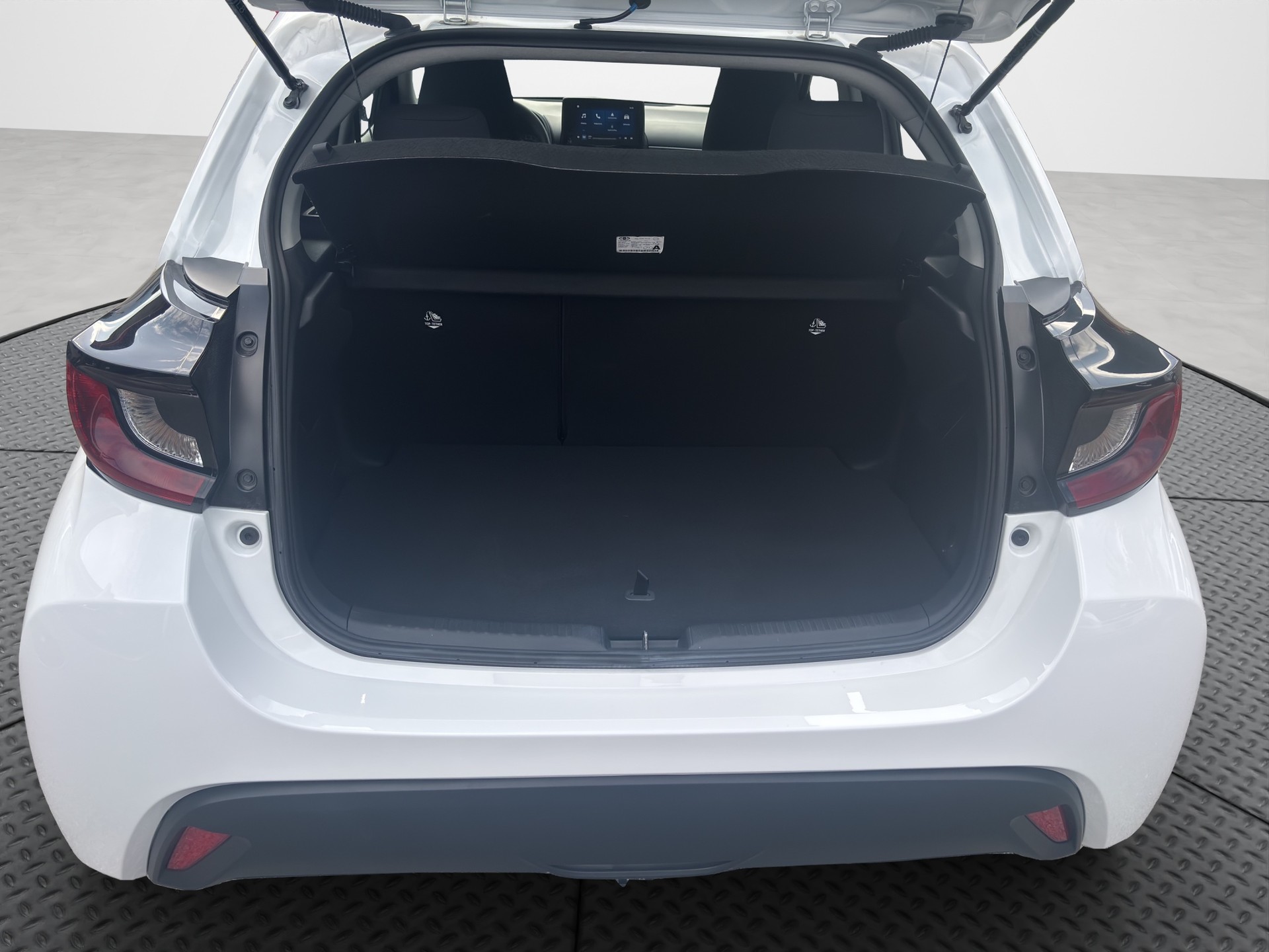 TOYOTA Yaris 1.5 Comfort e-CVT-image-14