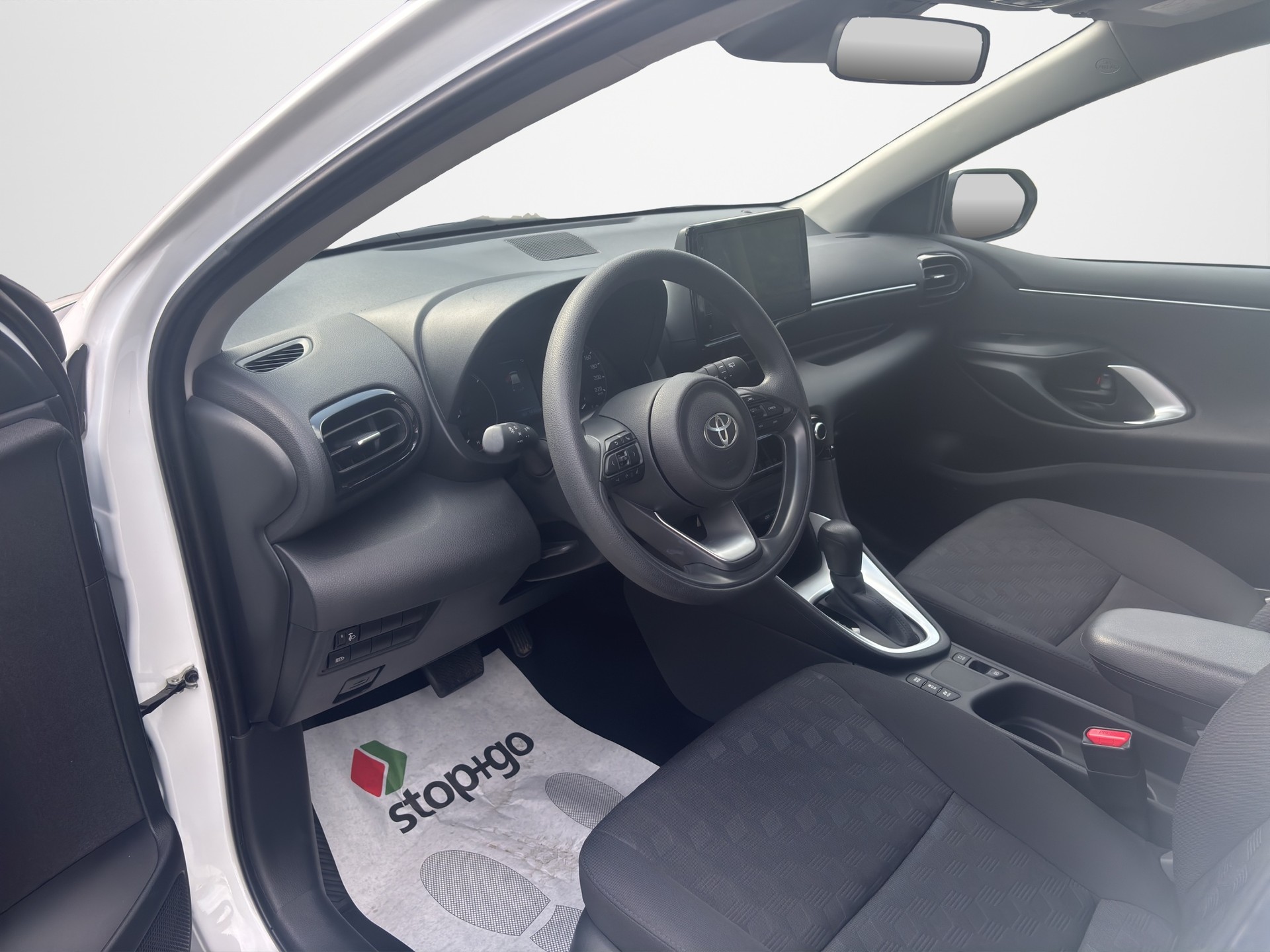 TOYOTA Yaris 1.5 Comfort e-CVT-image-8