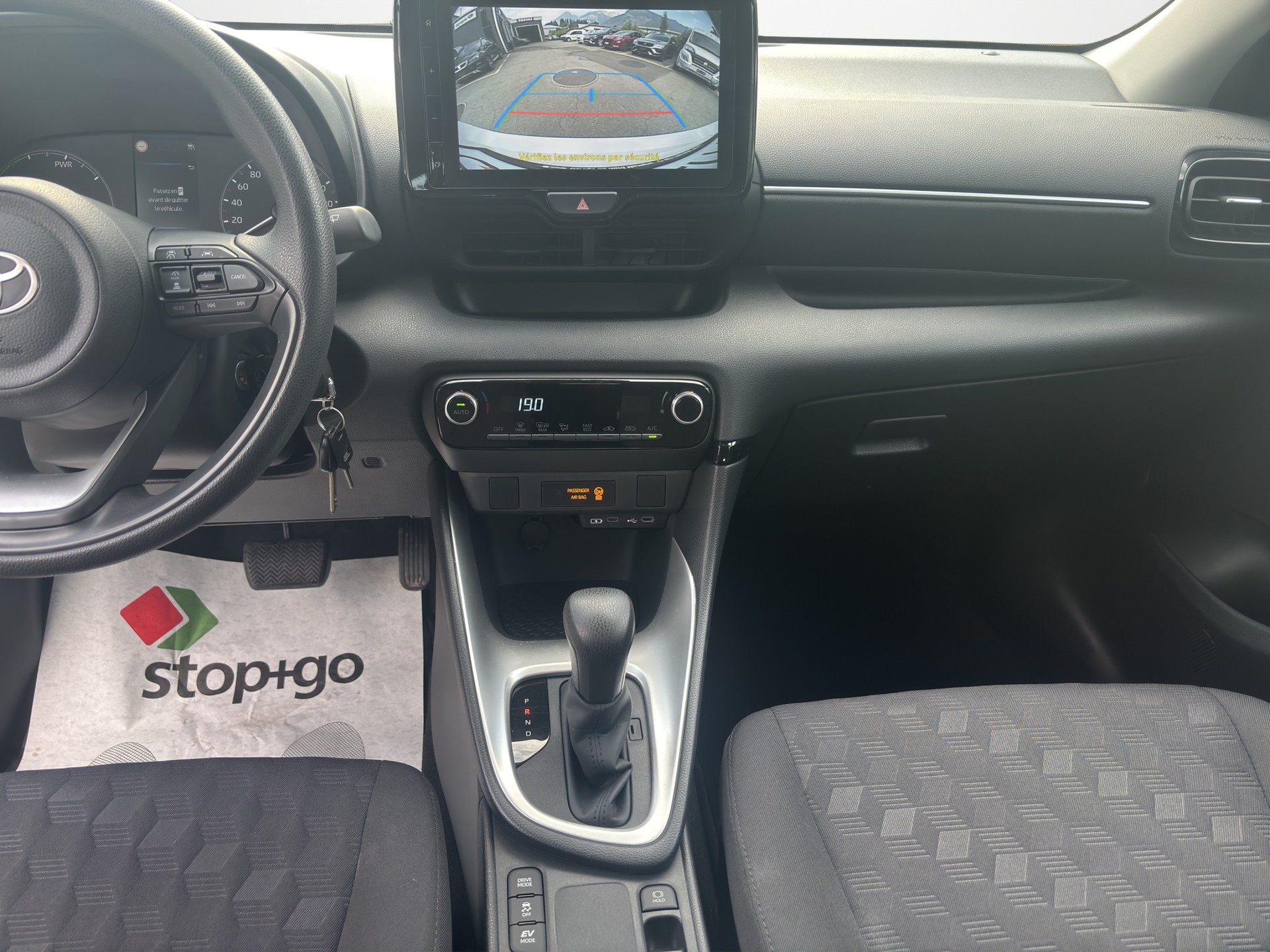 TOYOTA Yaris 1.5 Comfort e-CVT-image-12