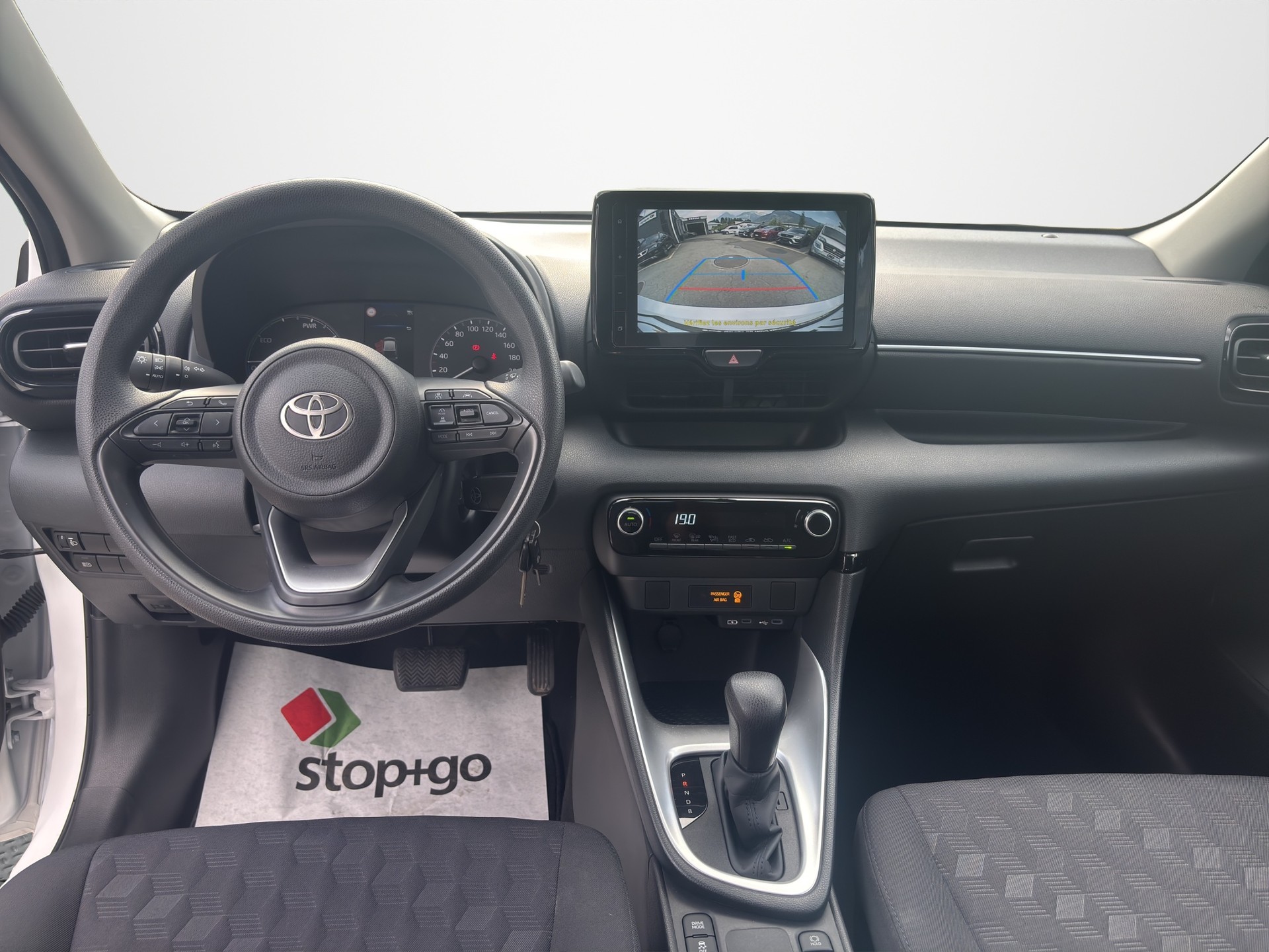 TOYOTA Yaris 1.5 Comfort e-CVT-image-11
