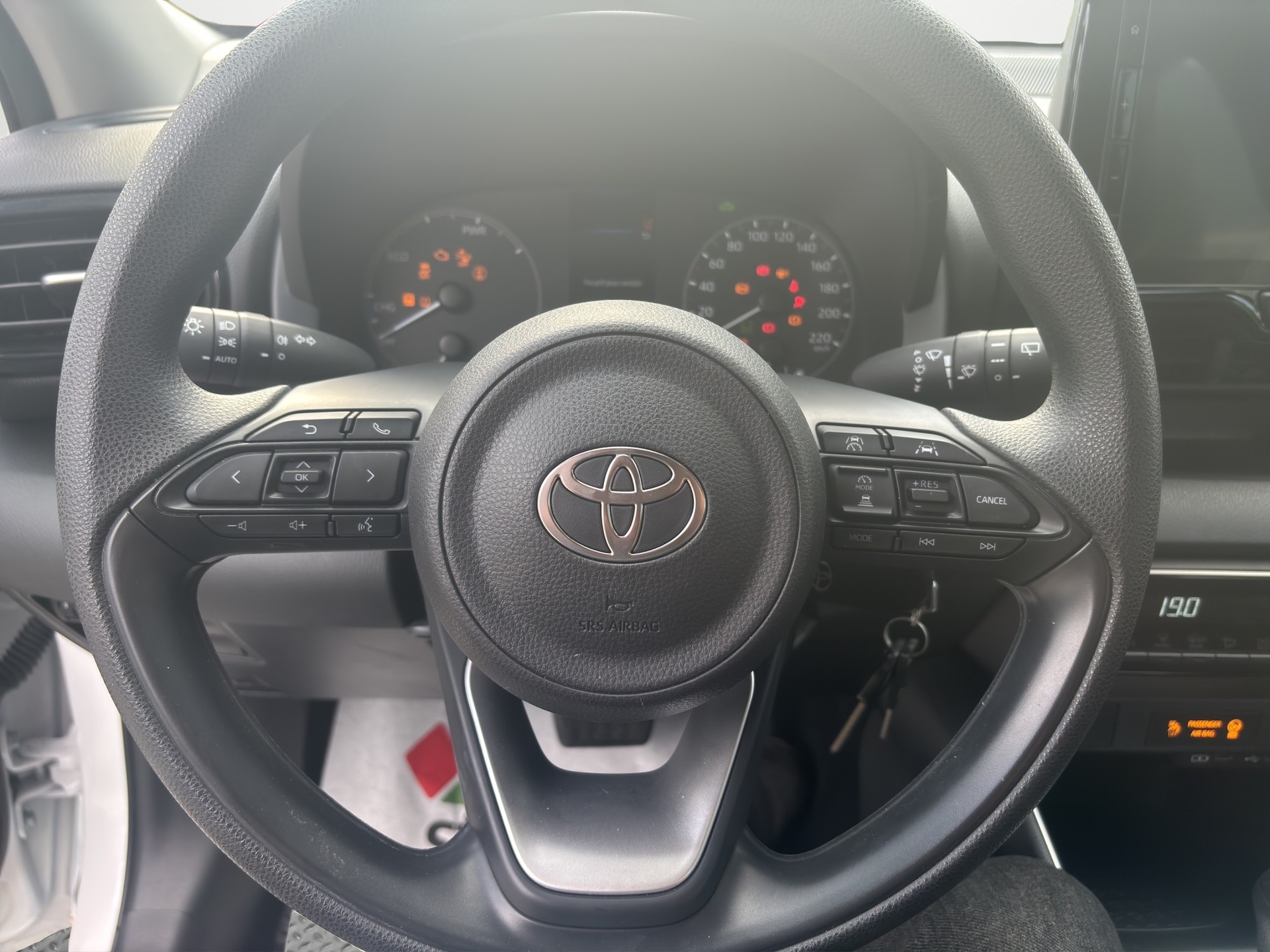 TOYOTA Yaris 1.5 Comfort e-CVT-image-9